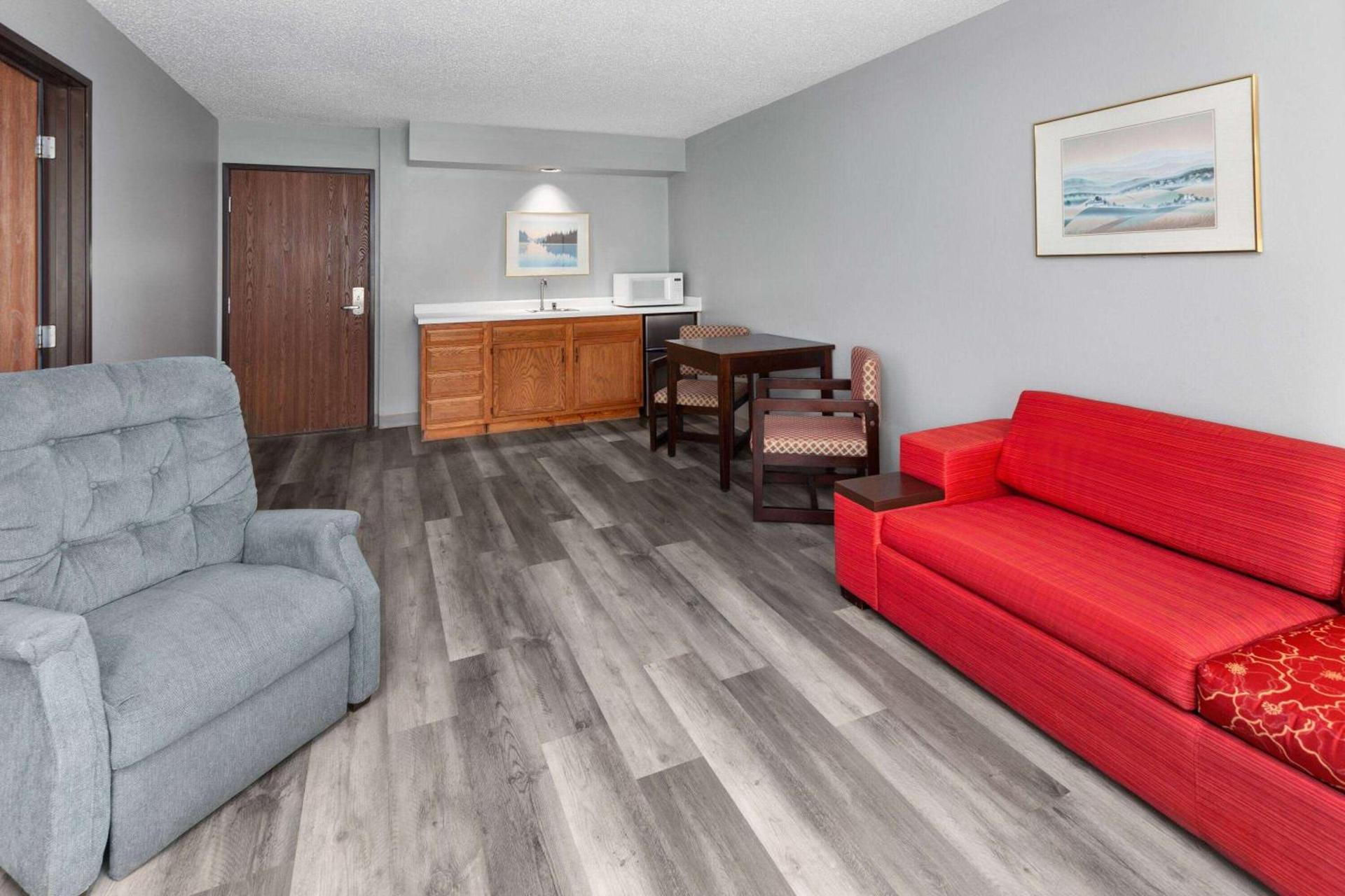 Super 8 by Wyndham Sun Prairie/Madison E photo 27