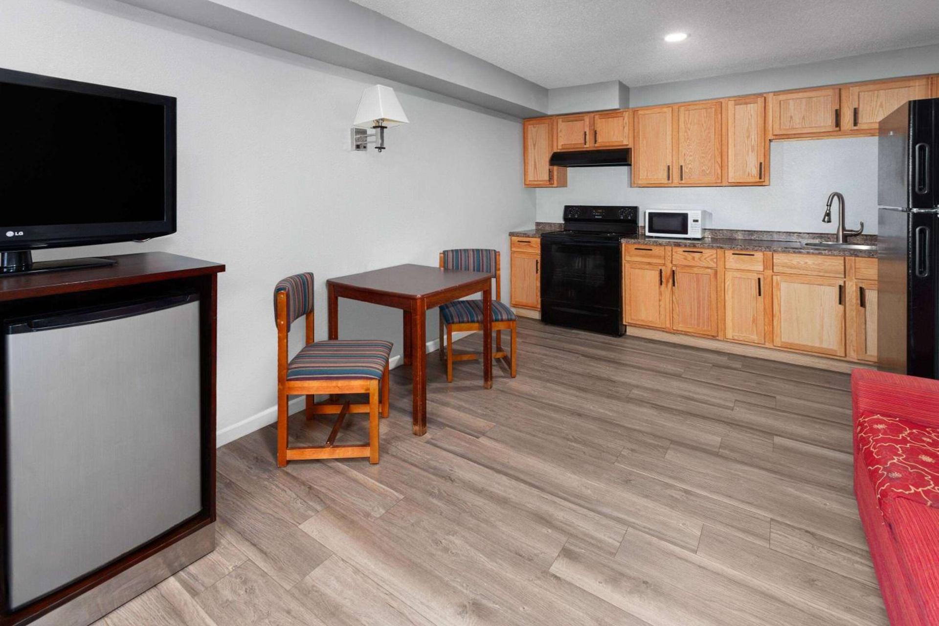 Super 8 by Wyndham Sun Prairie/Madison E photo 29