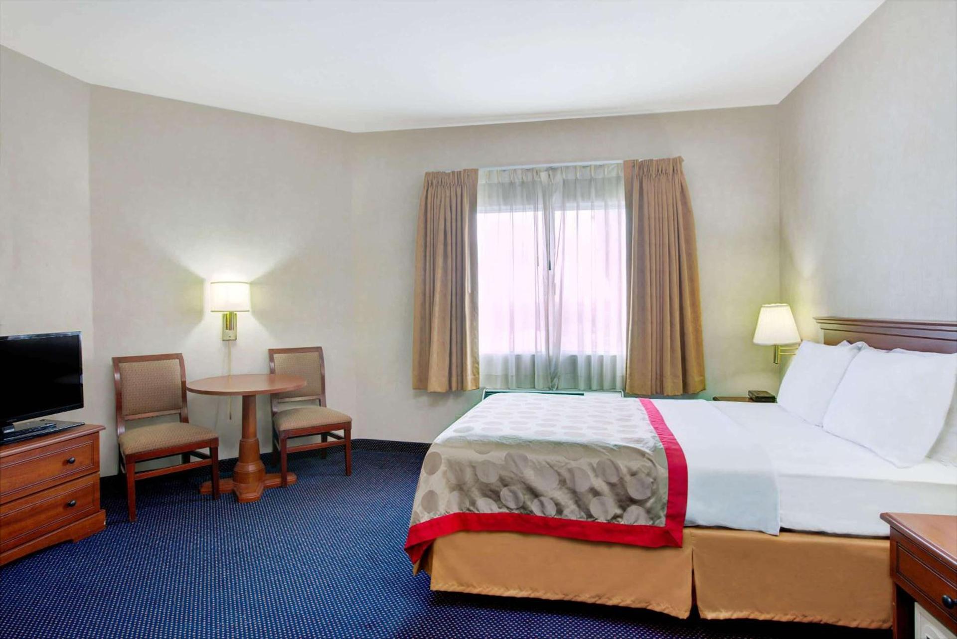 Ramada by Wyndham Hawthorne/LAX photo 10