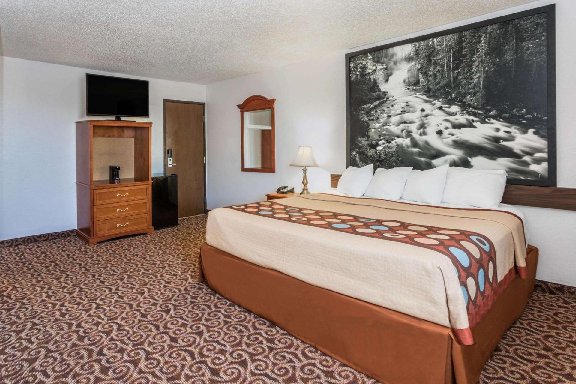 Super 8 by Wyndham Gillette photo 6