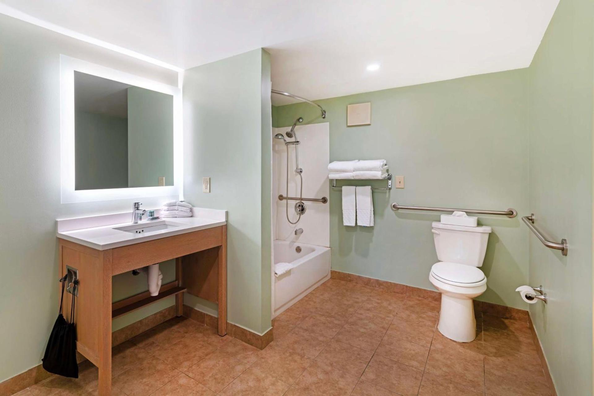 Best Western Inn & Suites Rutland-Killington photo 49