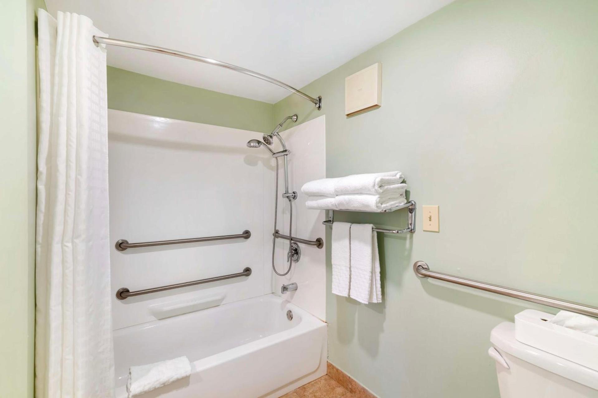 Best Western Inn & Suites Rutland-Killington photo 57