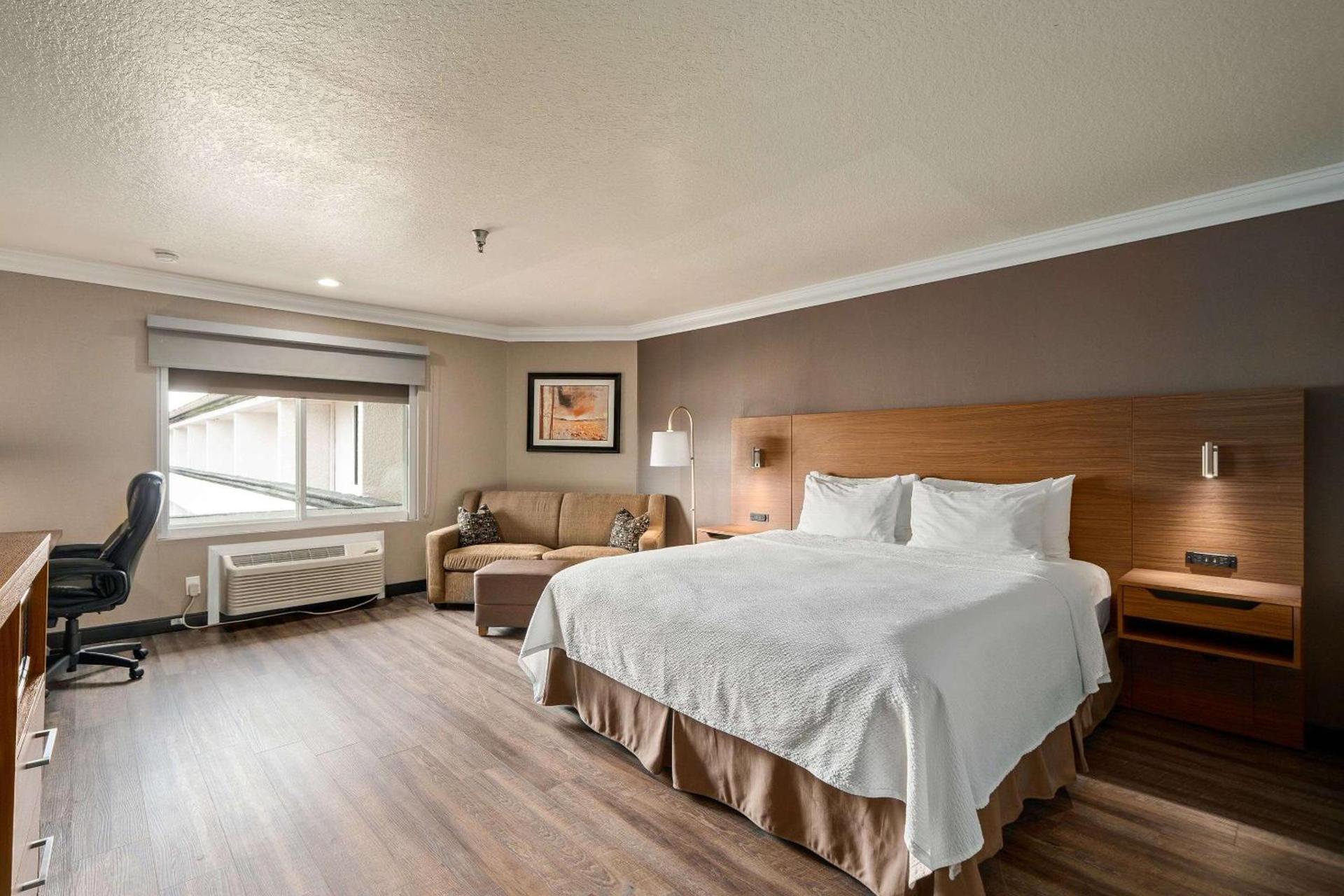 Best Western Plus Newport Mesa Inn photo 8