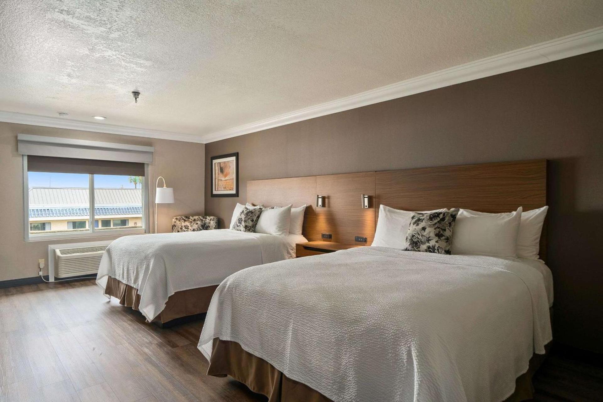 Best Western Plus Newport Mesa Inn photo 17
