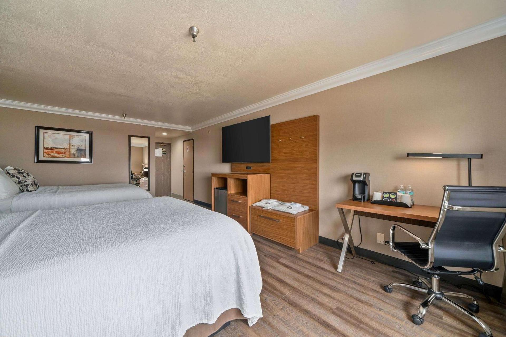 Best Western Plus Newport Mesa Inn photo 22