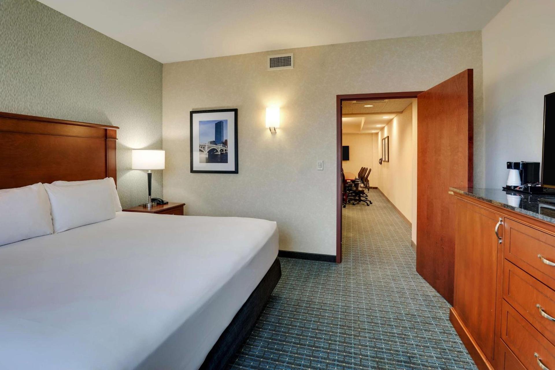 Drury Inn & Suites Grand Rapids photo 42