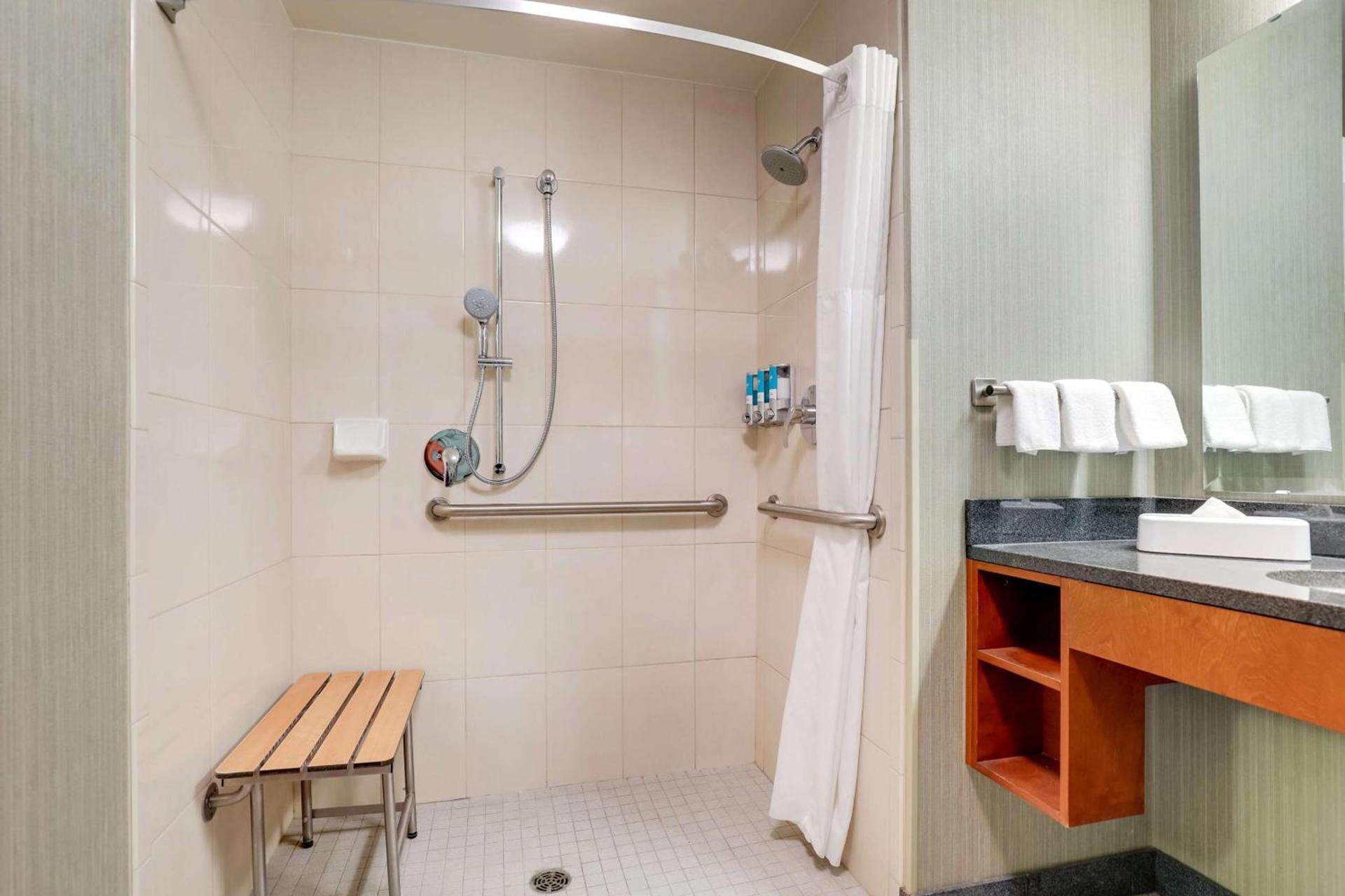 Drury Inn & Suites Grand Rapids photo 45