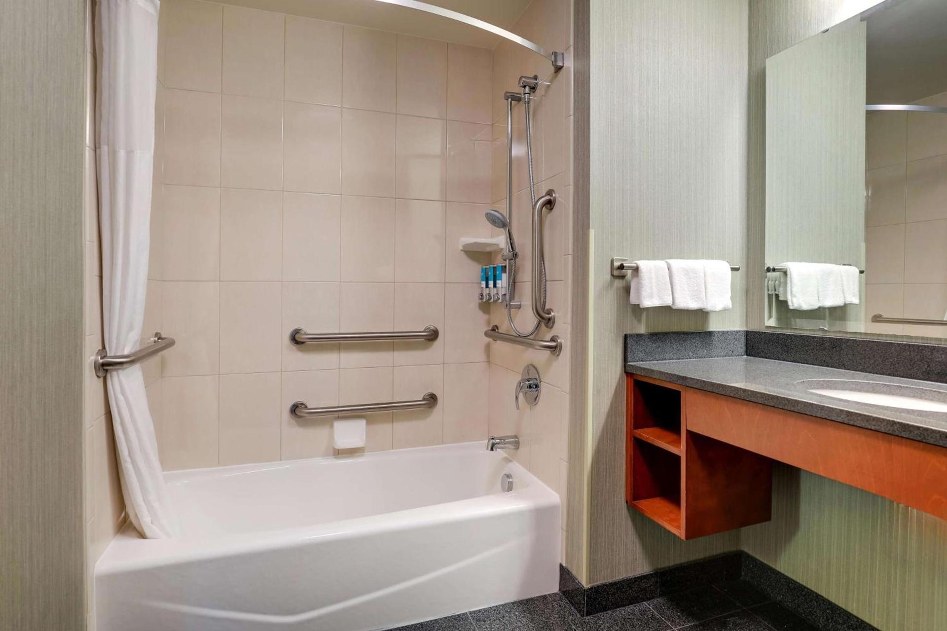Drury Inn & Suites Grand Rapids photo 46