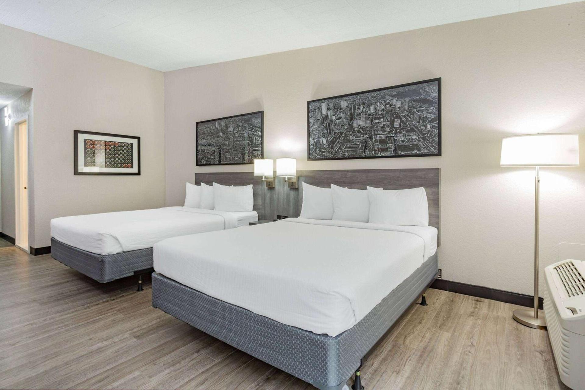 Ramada by Wyndham Hartford North - Bradley Airport photo 40