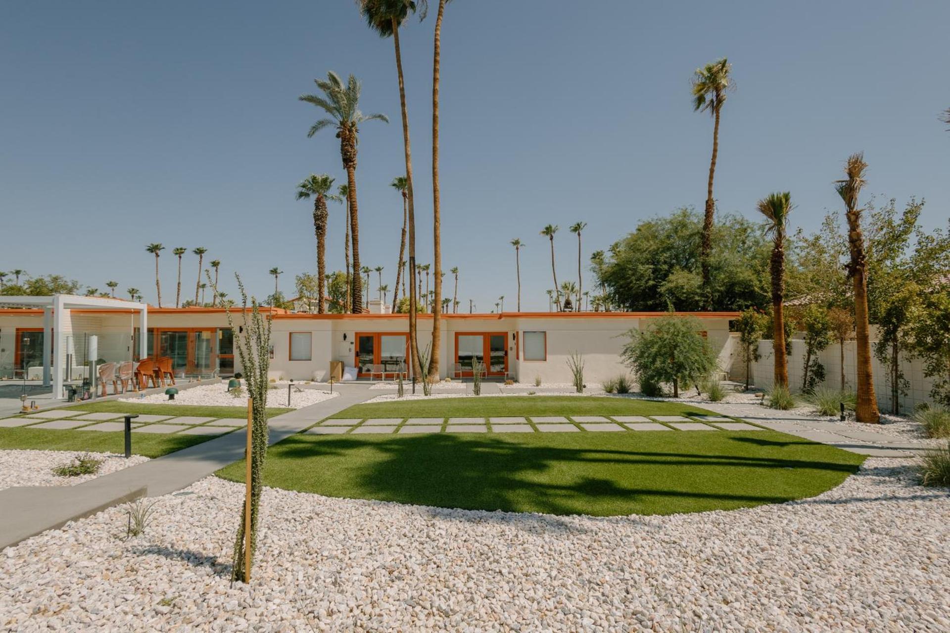 Mojave Resort - Adults Only photo 33