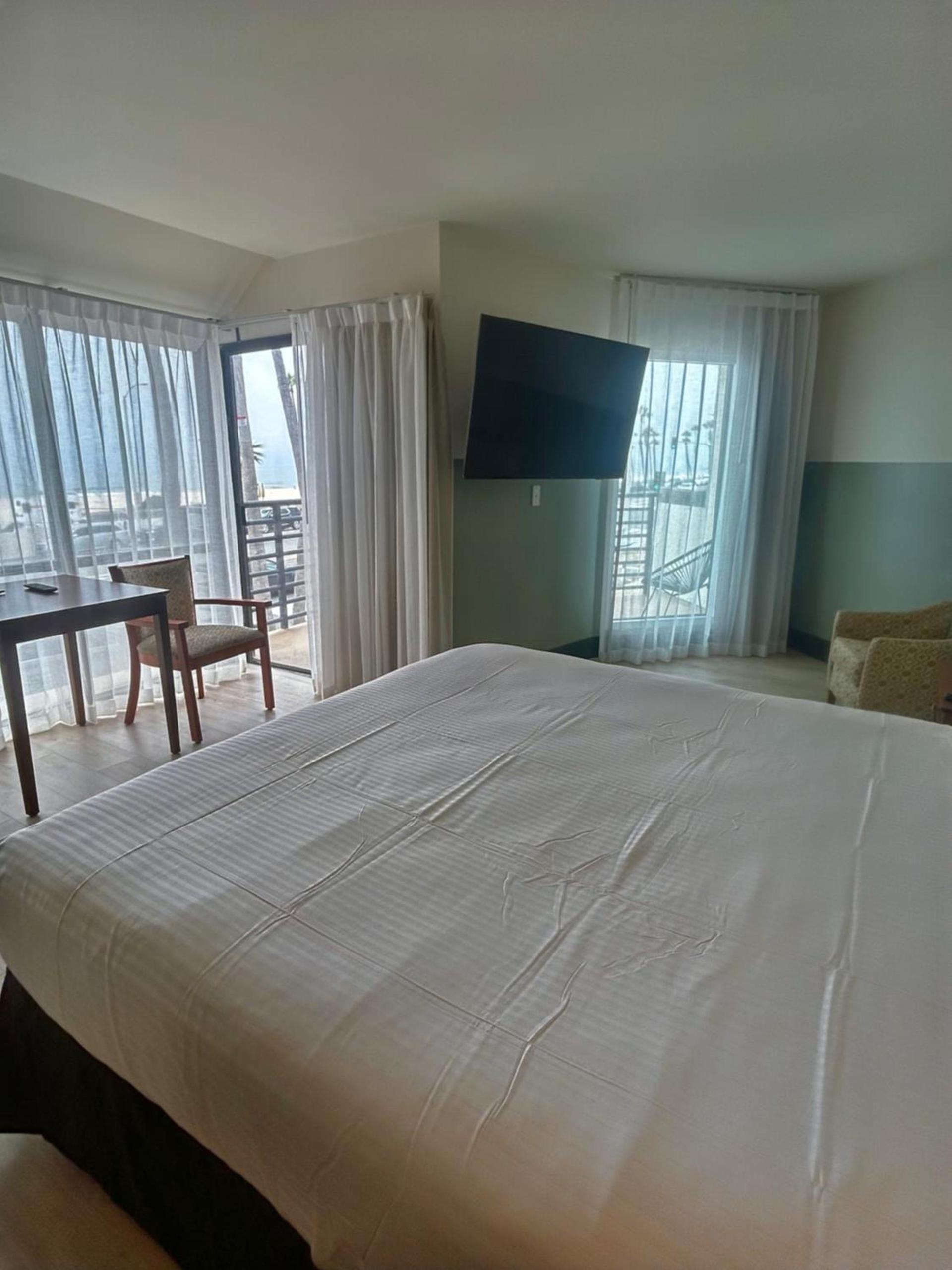 Huntington Beach Inn photo 56