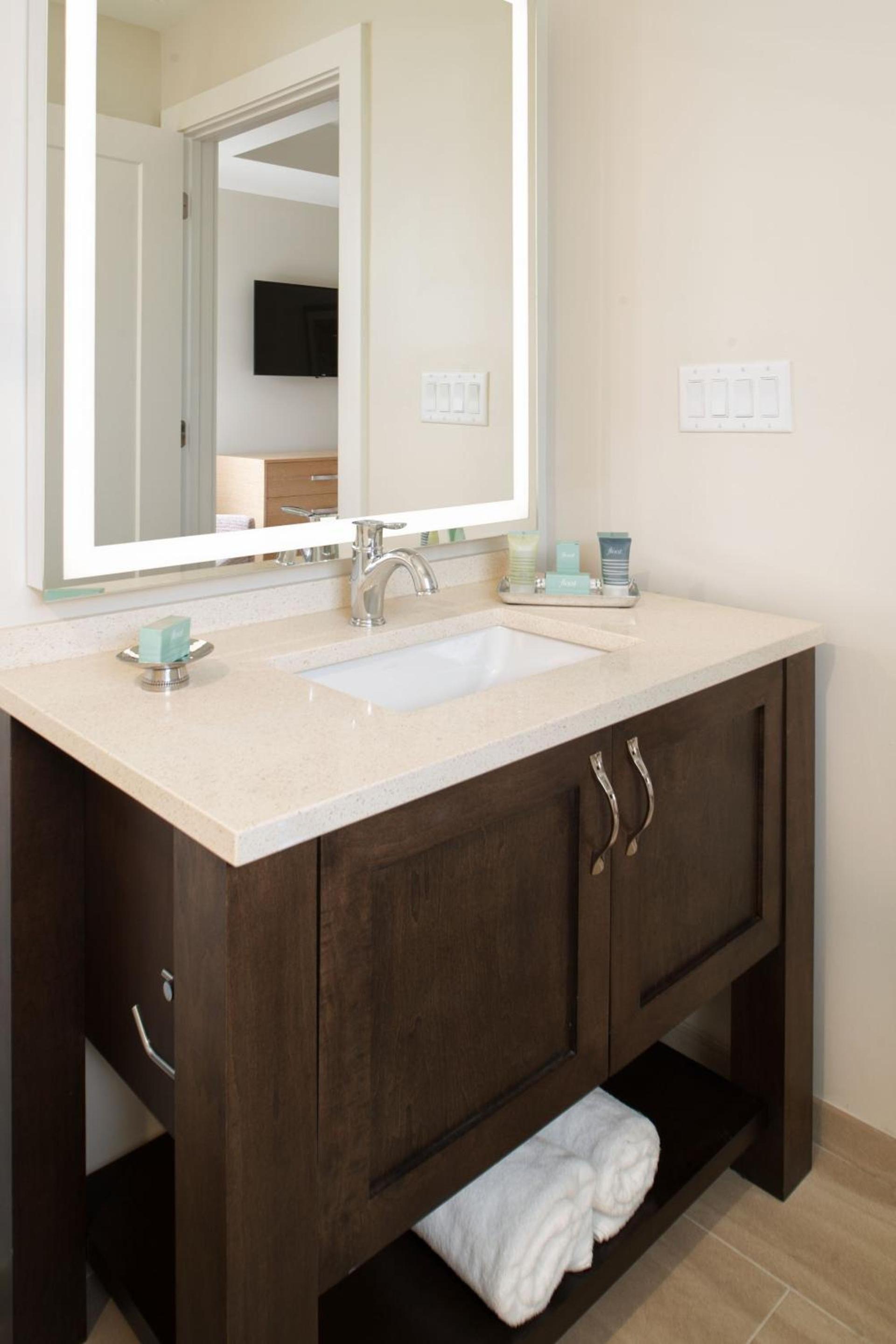 Waterline Villas & Marina, Autograph Collection photo 29