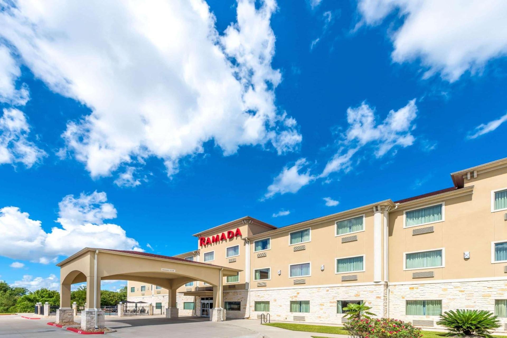 Ramada by Wyndham College Station — hotel in College Station