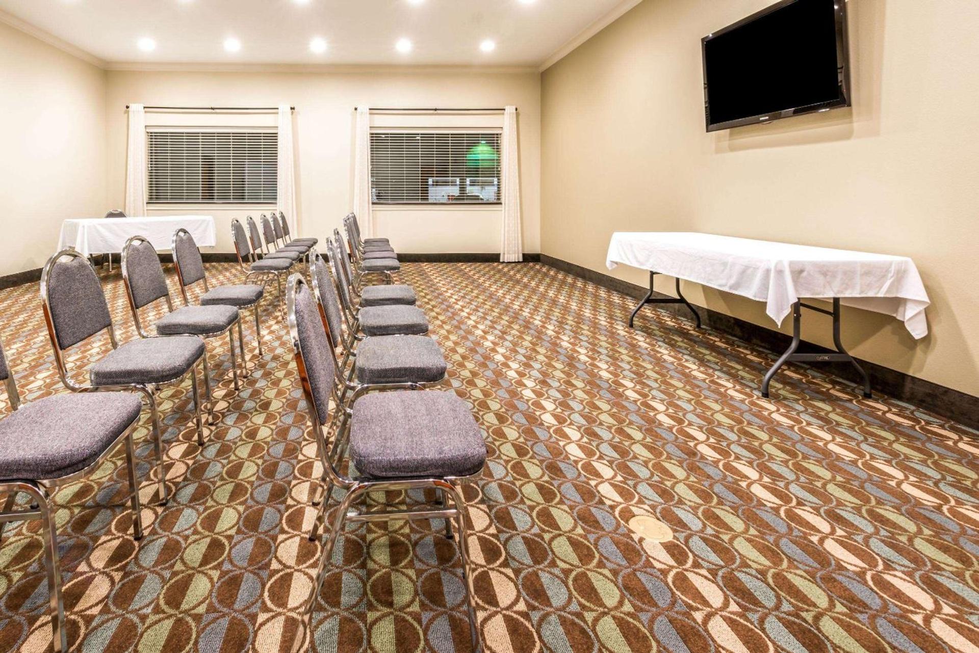 Ramada by Wyndham College Station photo 12