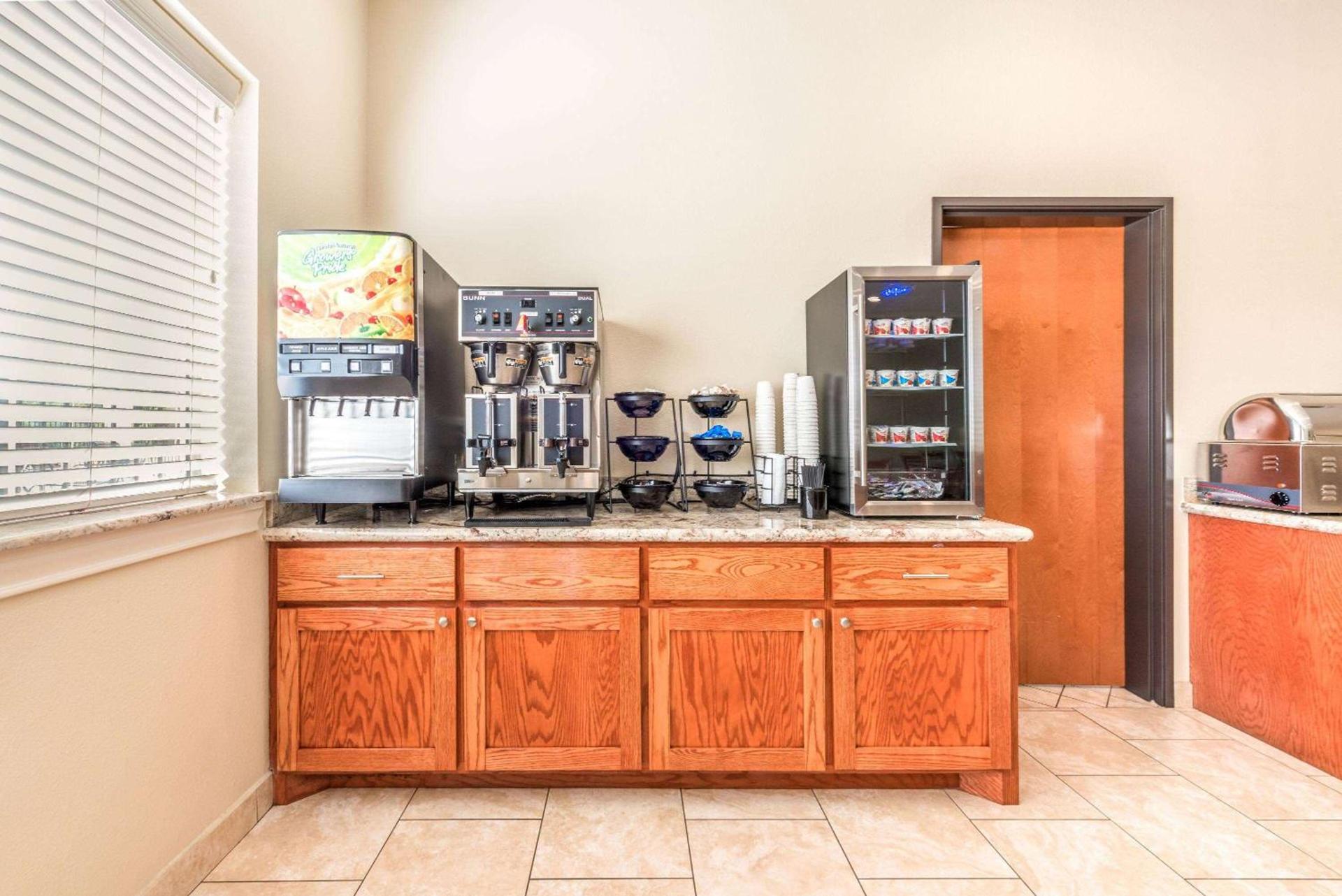 Ramada by Wyndham College Station photo 17