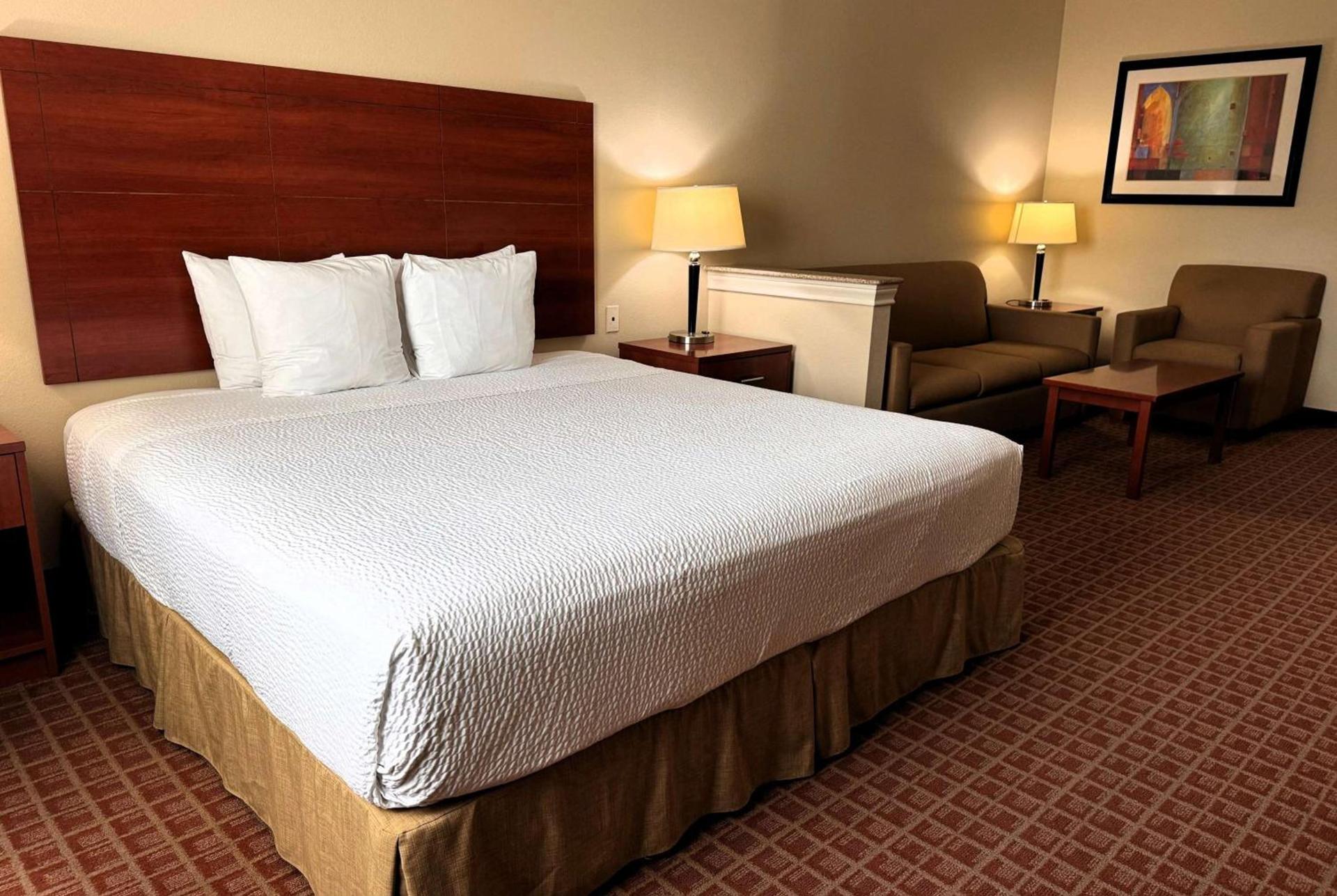 Ramada by Wyndham College Station photo 19