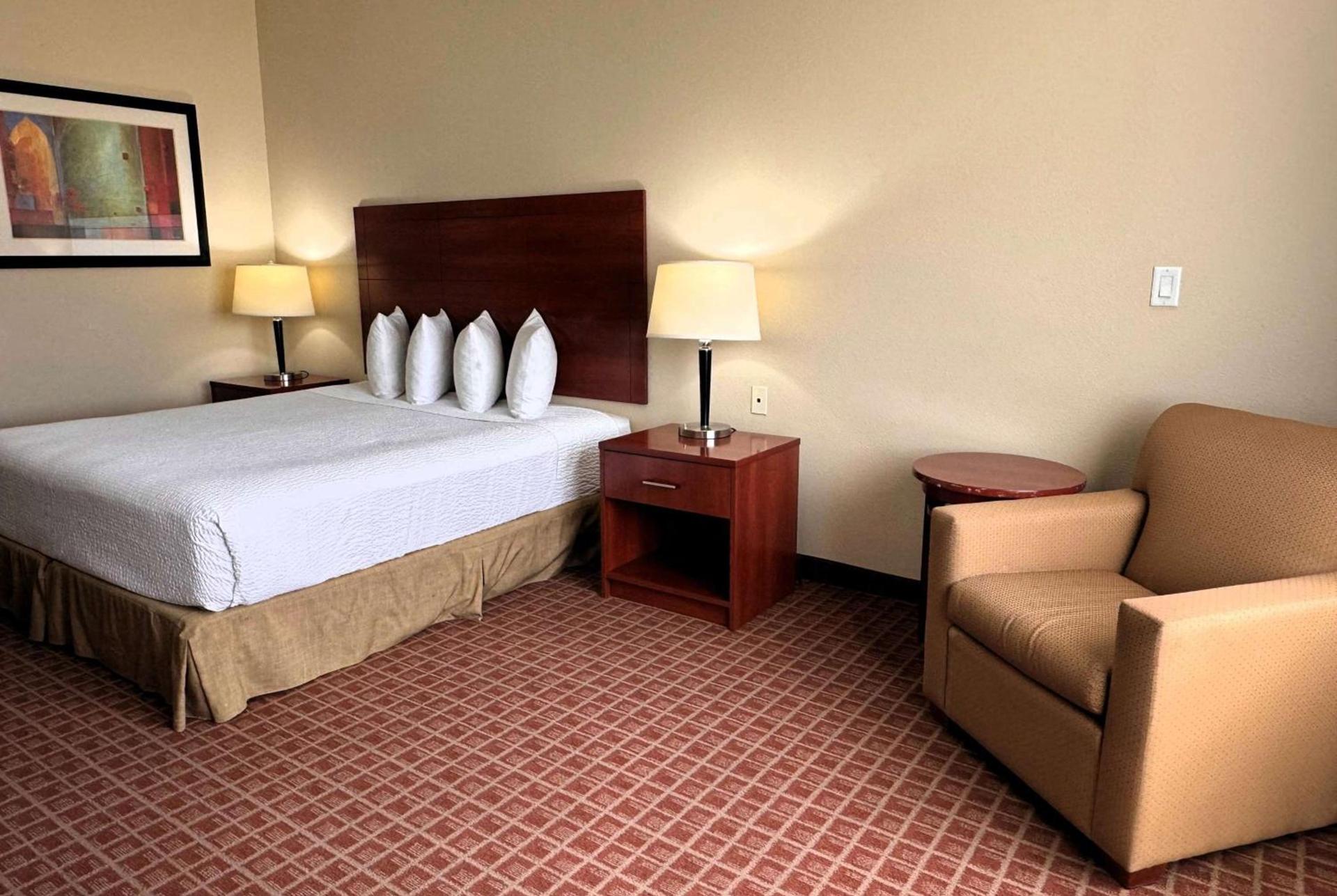 Ramada by Wyndham College Station photo 20