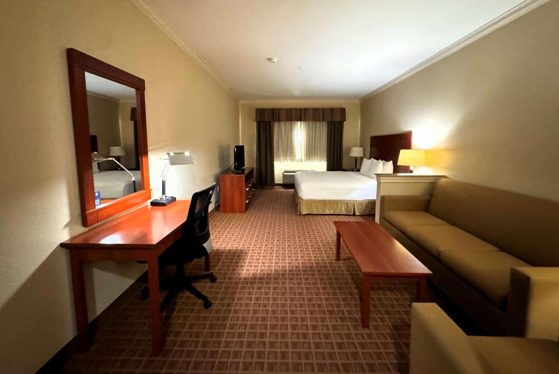 Ramada by Wyndham College Station photo 26
