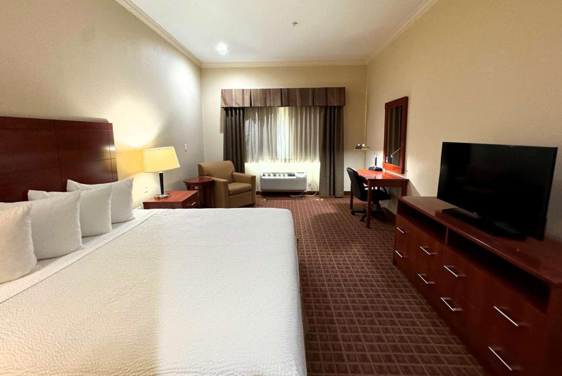 Ramada by Wyndham College Station photo 28