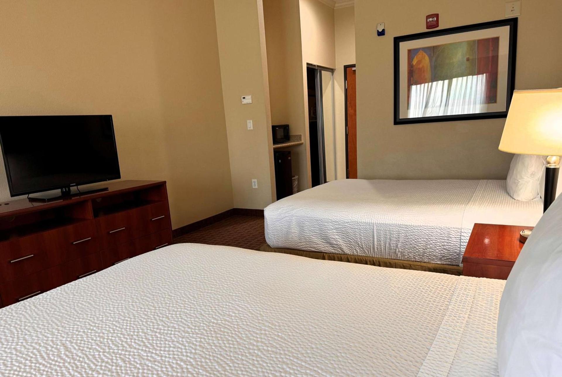 Ramada by Wyndham College Station photo 35