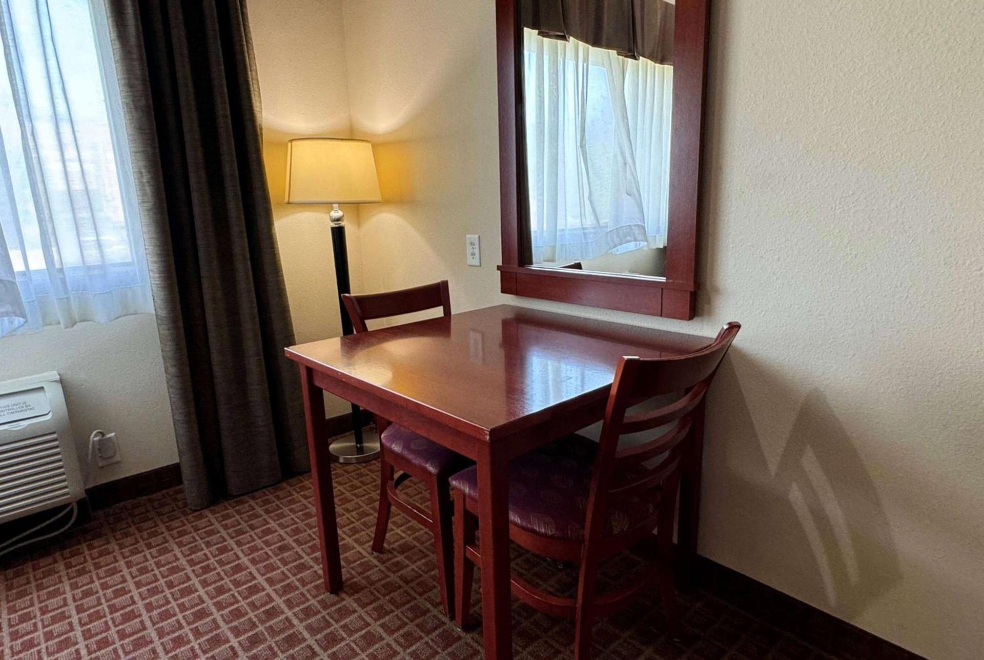 Ramada by Wyndham College Station photo 36