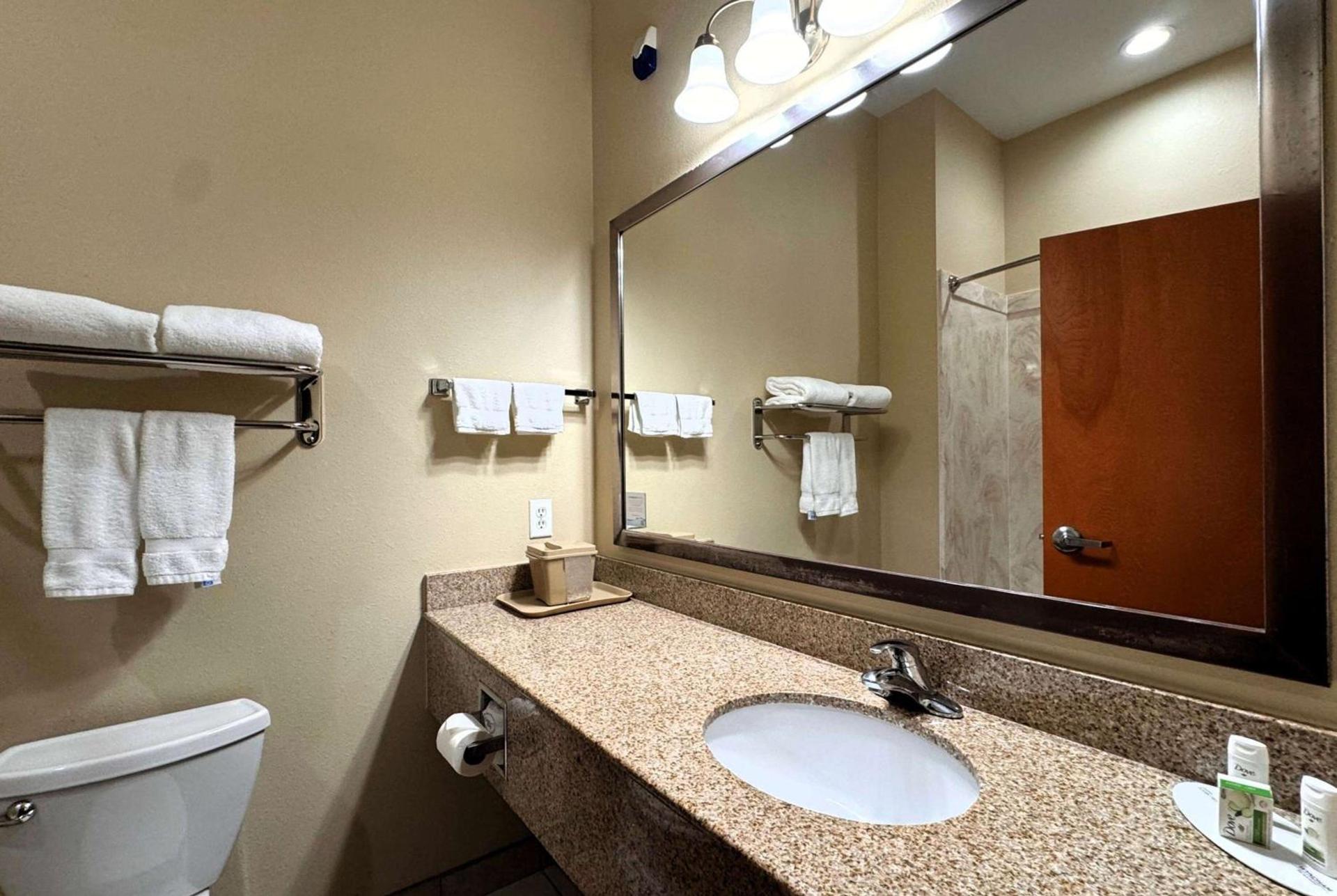 Ramada by Wyndham College Station photo 38