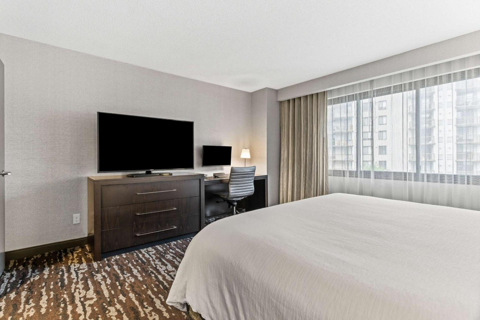 Embassy Suites by Hilton Crystal City National Airport photo 36