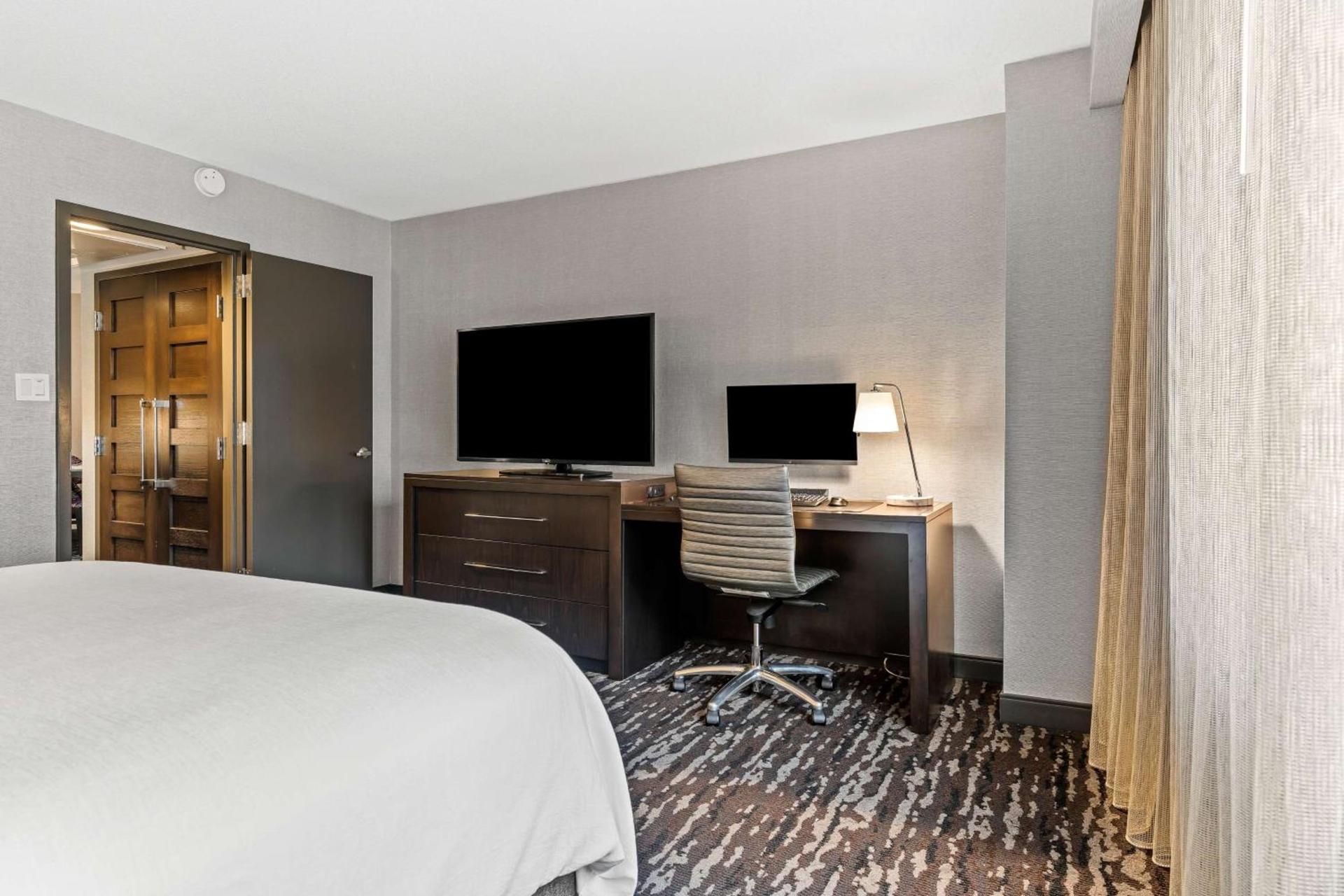 Embassy Suites by Hilton Crystal City National Airport photo 37