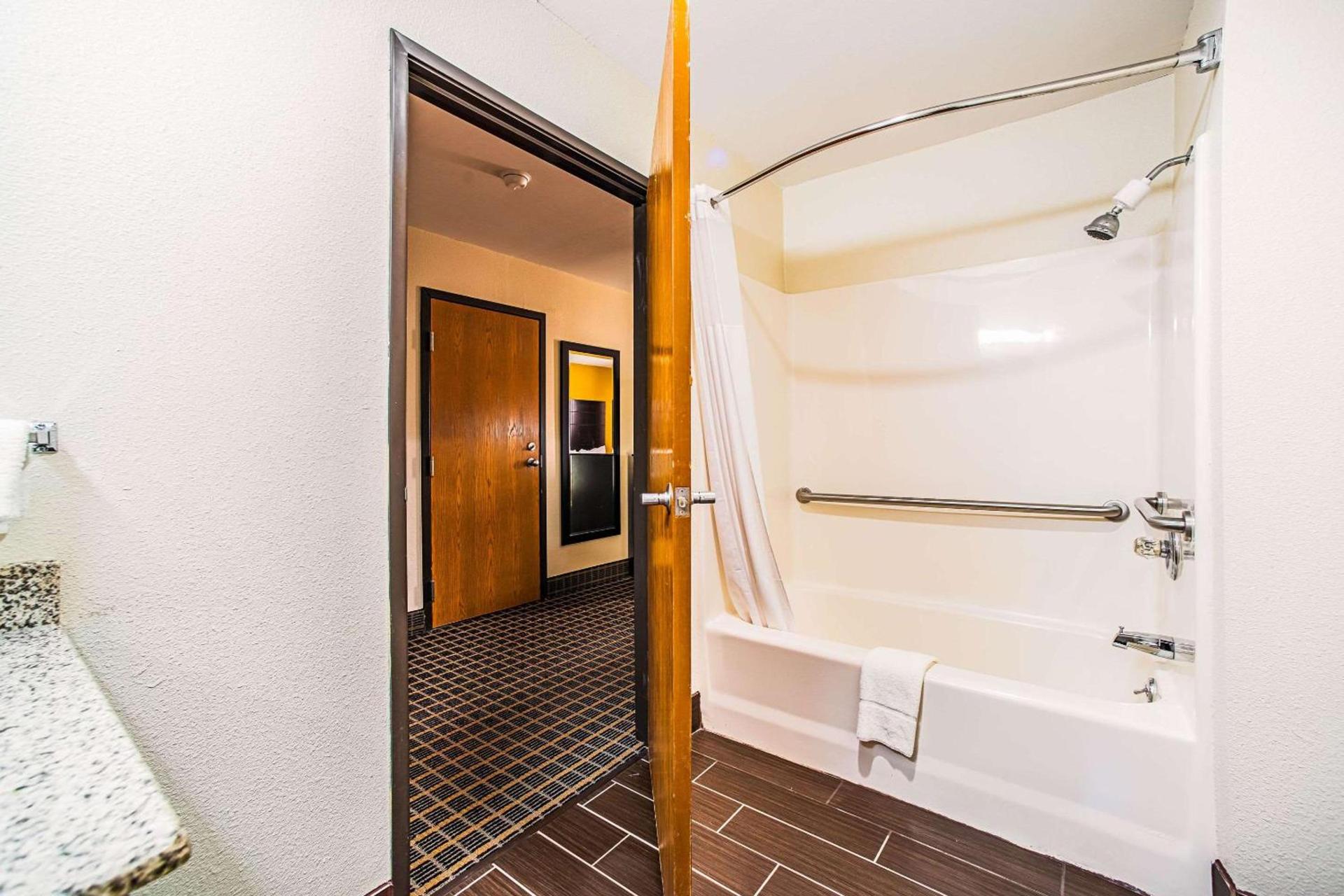 Quality Inn Carbondale University area photo 11