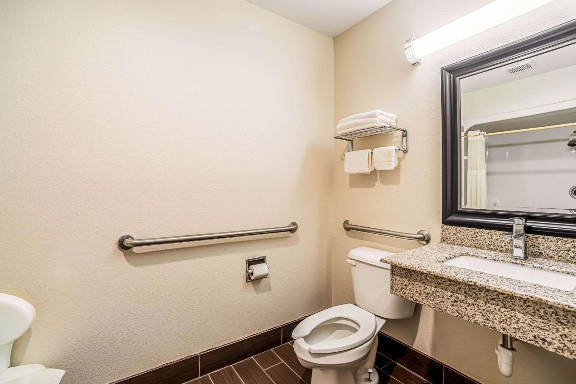 Quality Inn Carbondale University area photo 12
