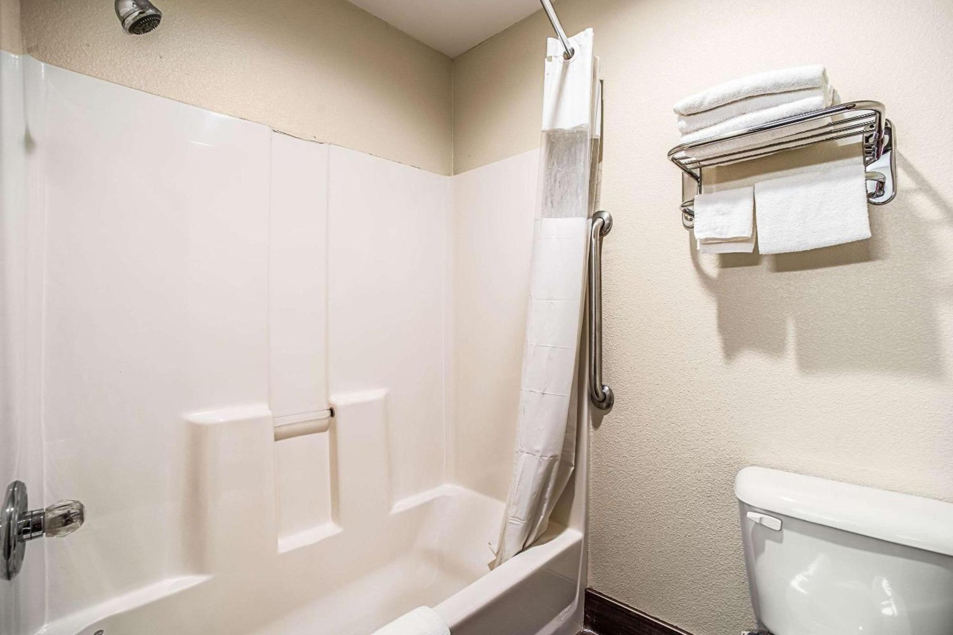 Quality Inn Carbondale University area photo 14