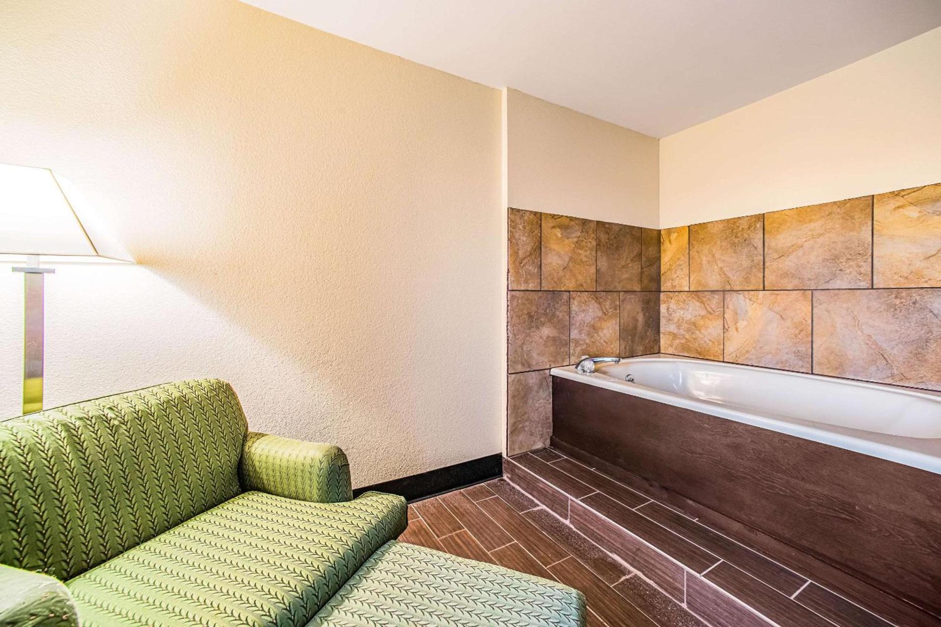 Quality Inn Carbondale University area photo 17