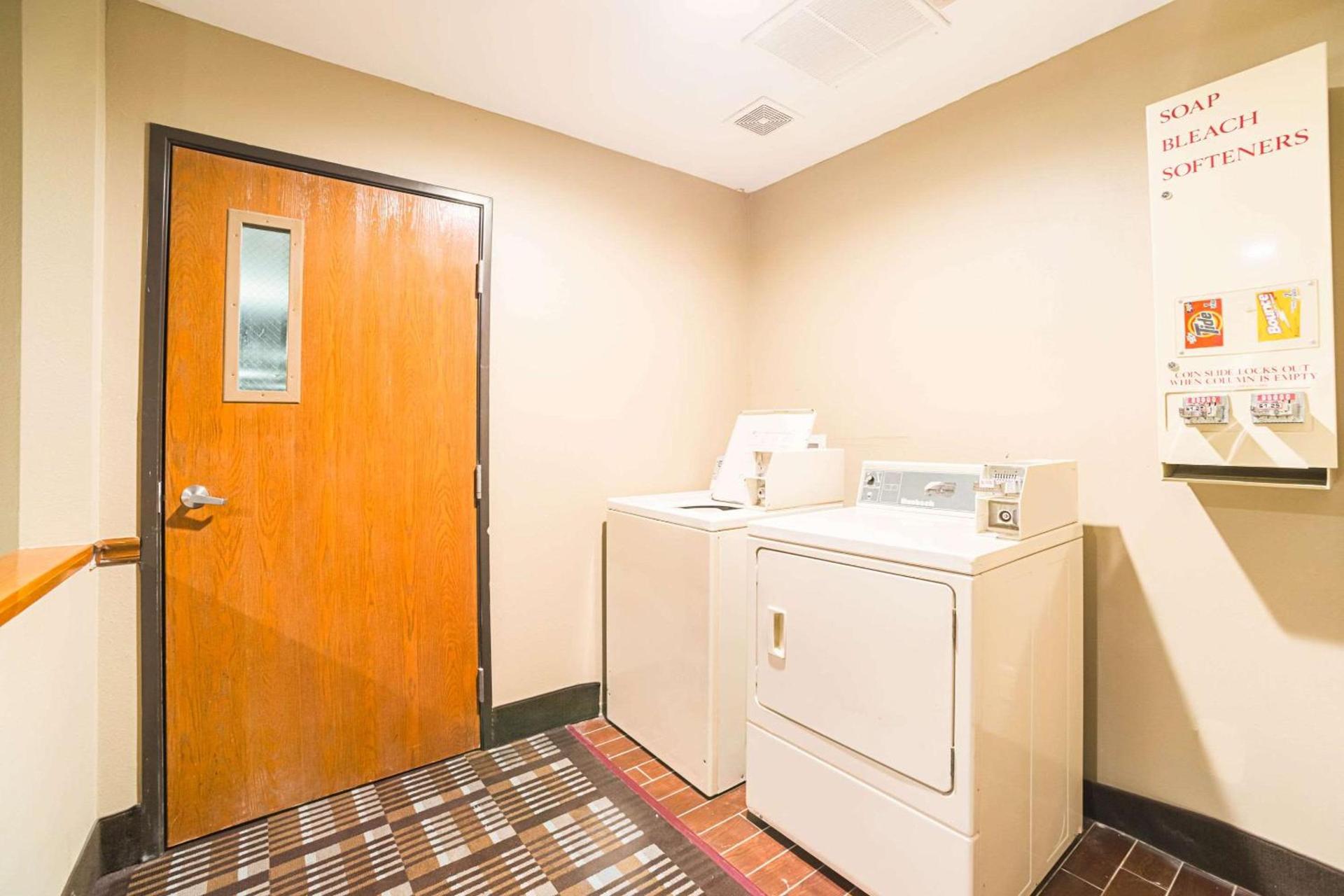 Quality Inn Carbondale University area photo 41