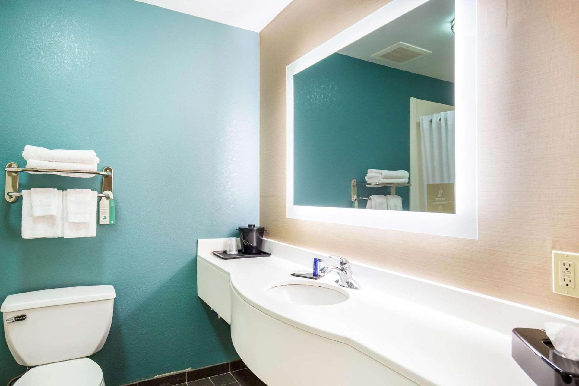 Sleep Inn & Suites Dunmore photo 19