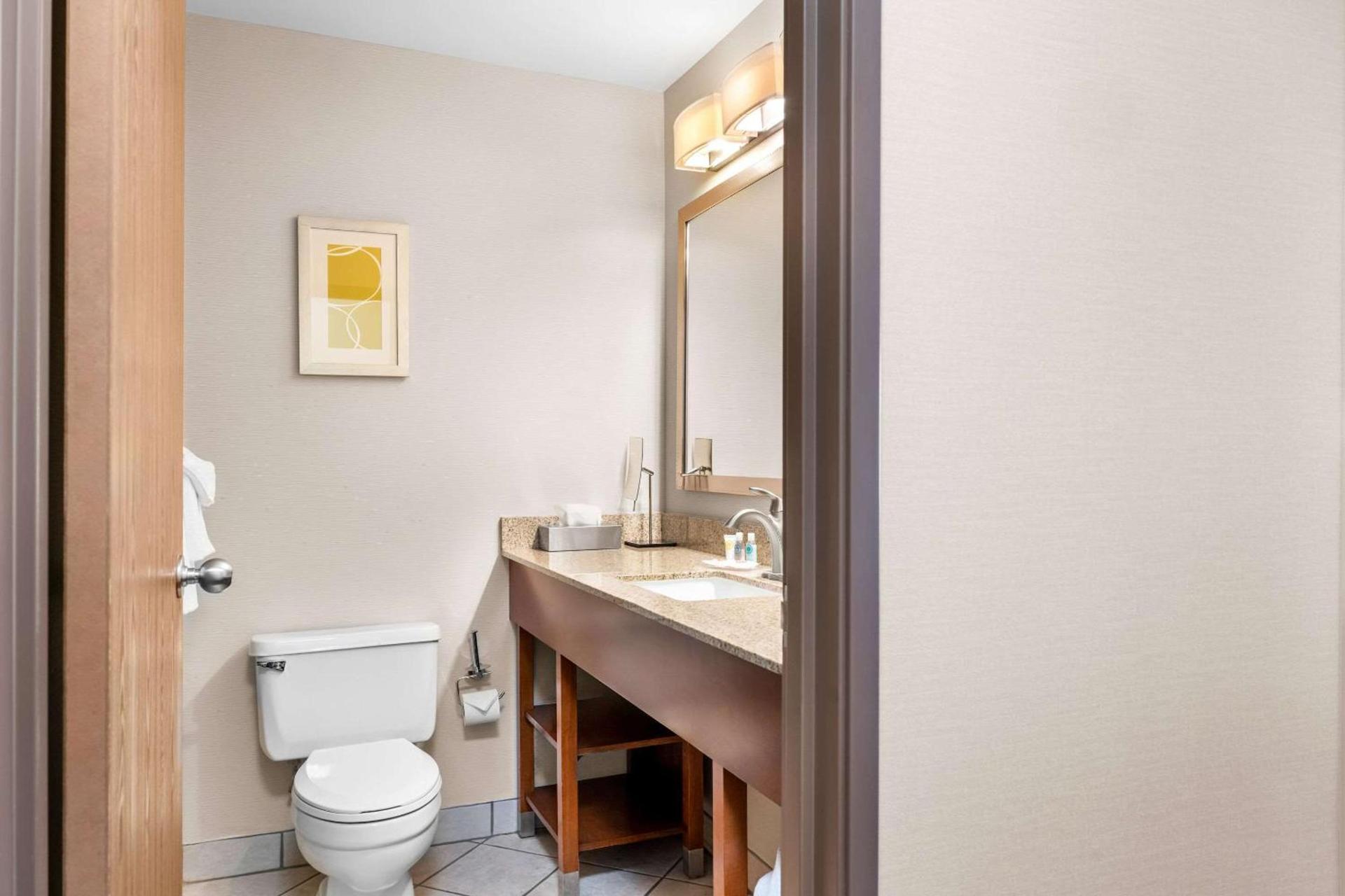 Comfort Inn at Buffalo Bill Village Resort photo 10