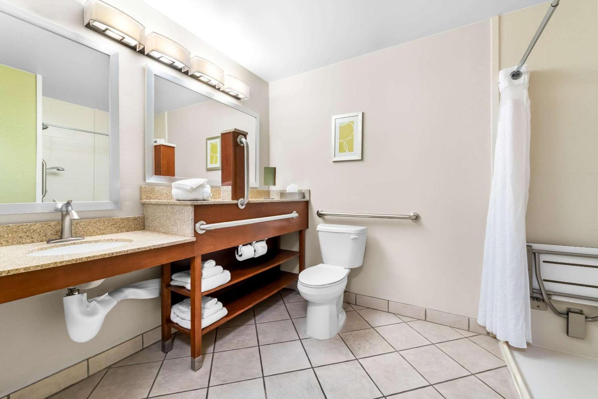 Comfort Inn at Buffalo Bill Village Resort photo 11