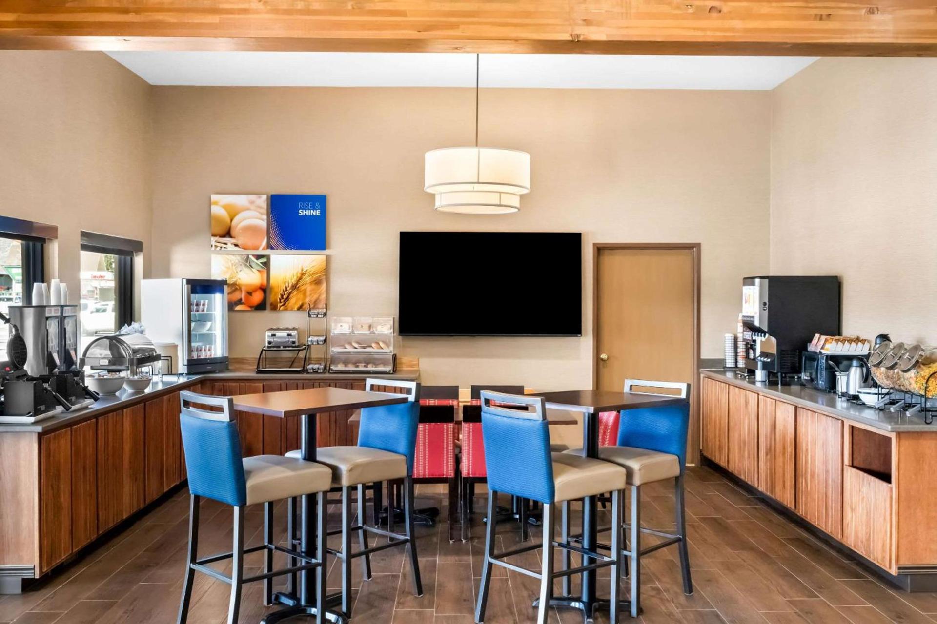 Comfort Inn at Buffalo Bill Village Resort photo 31