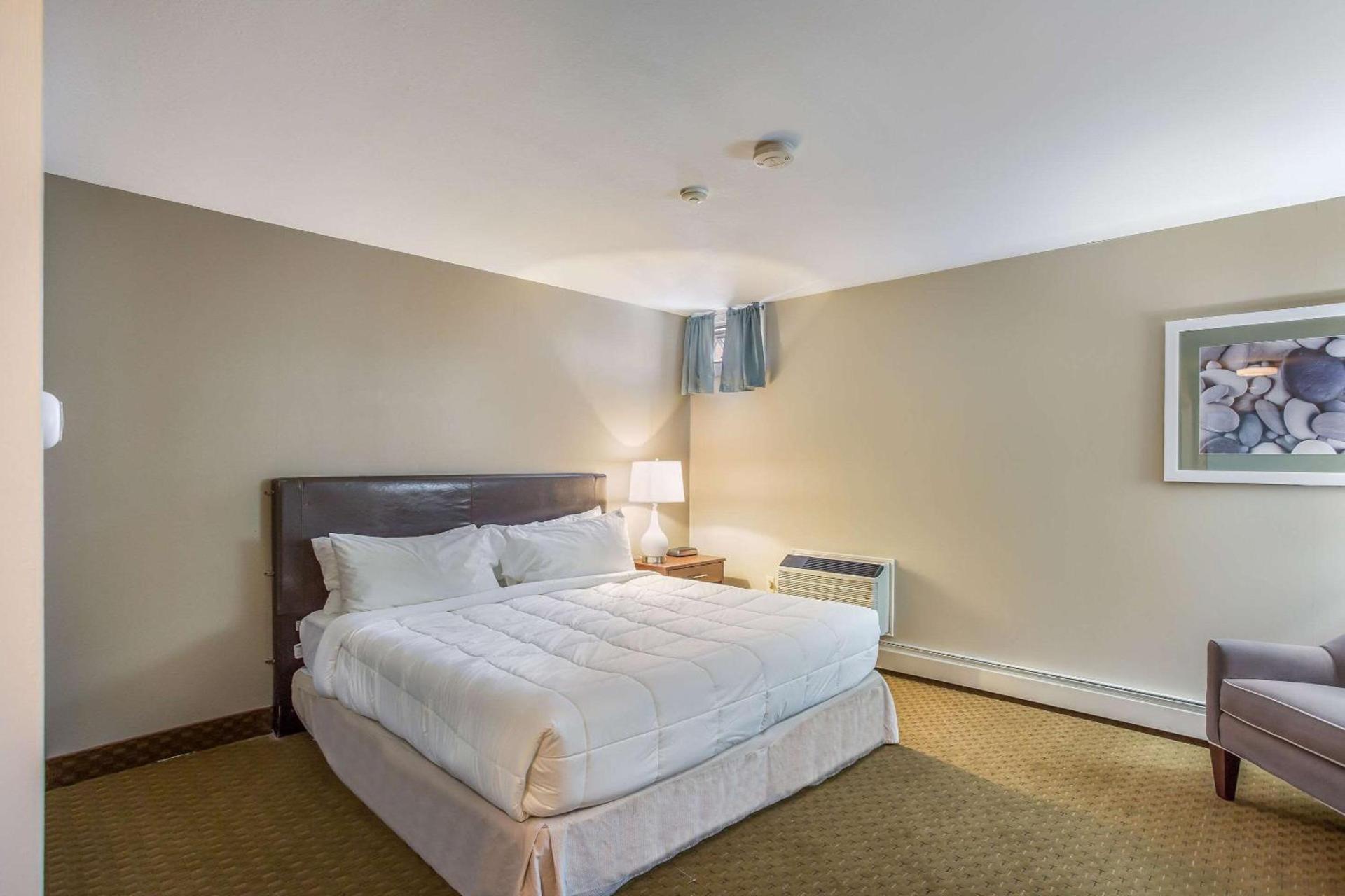 Quality Inn & Suites Gorham Riverside photo 12