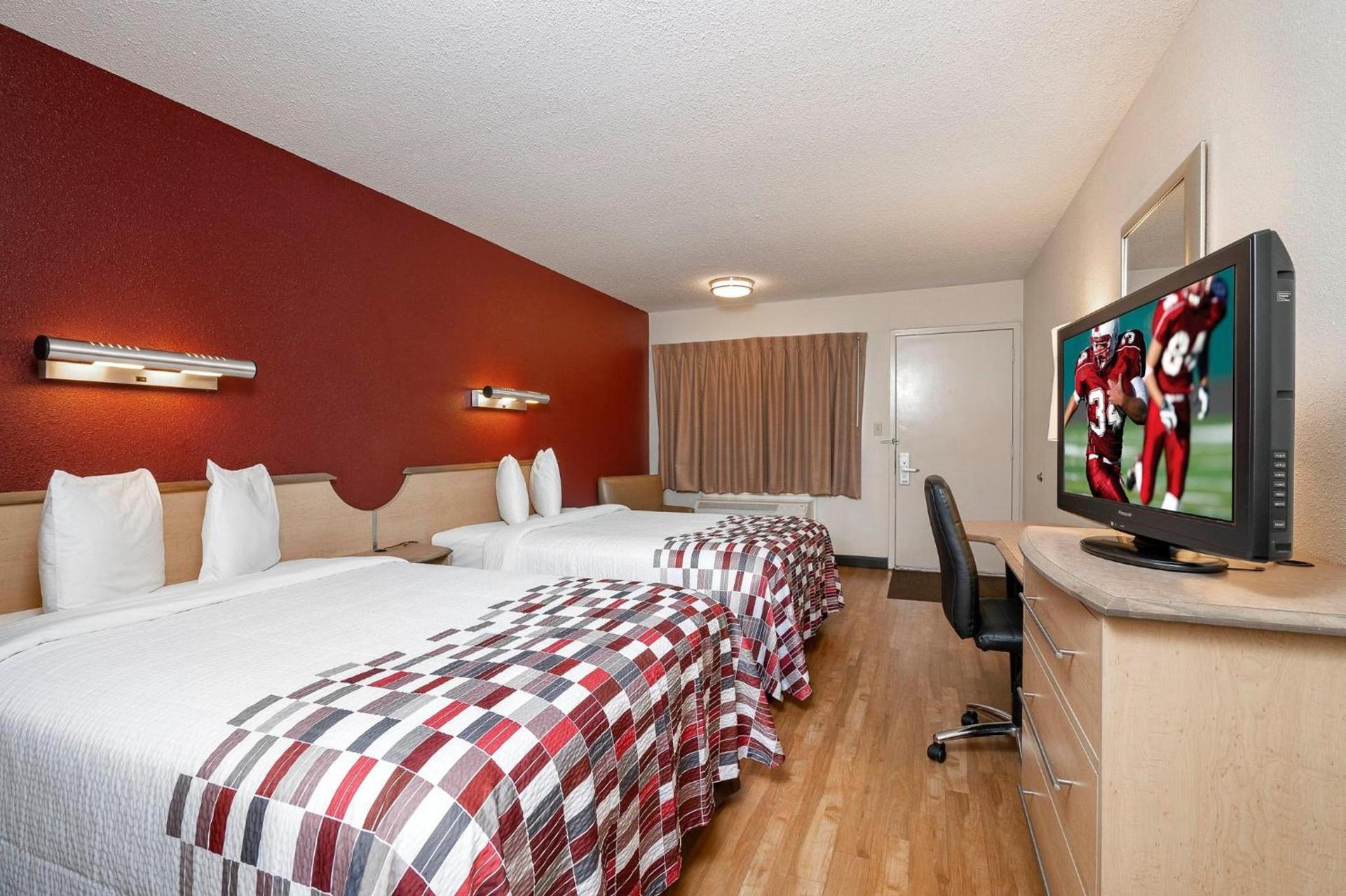 Red Roof Inn Greenville photo 17