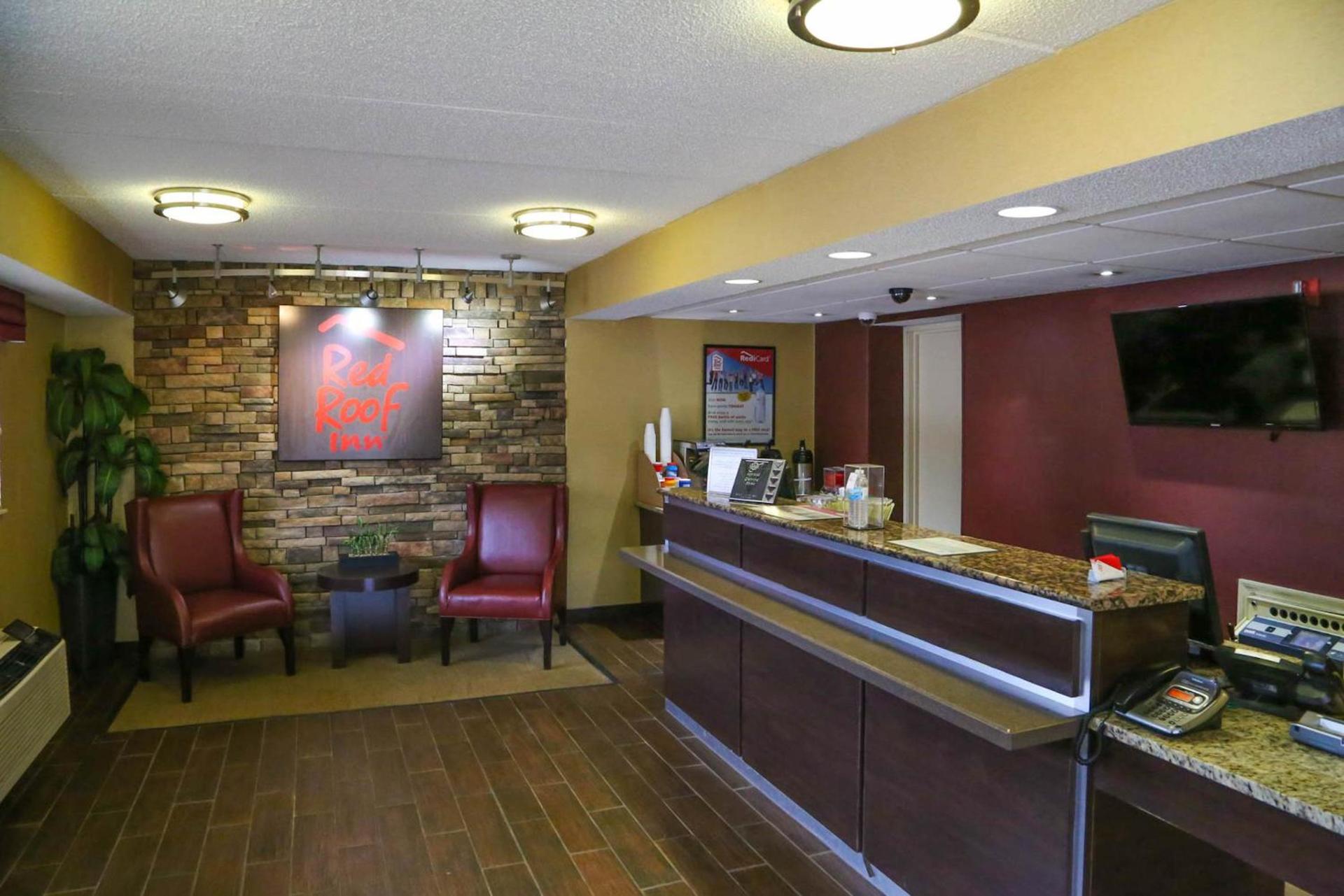 Red Roof Inn Greenville photo 7