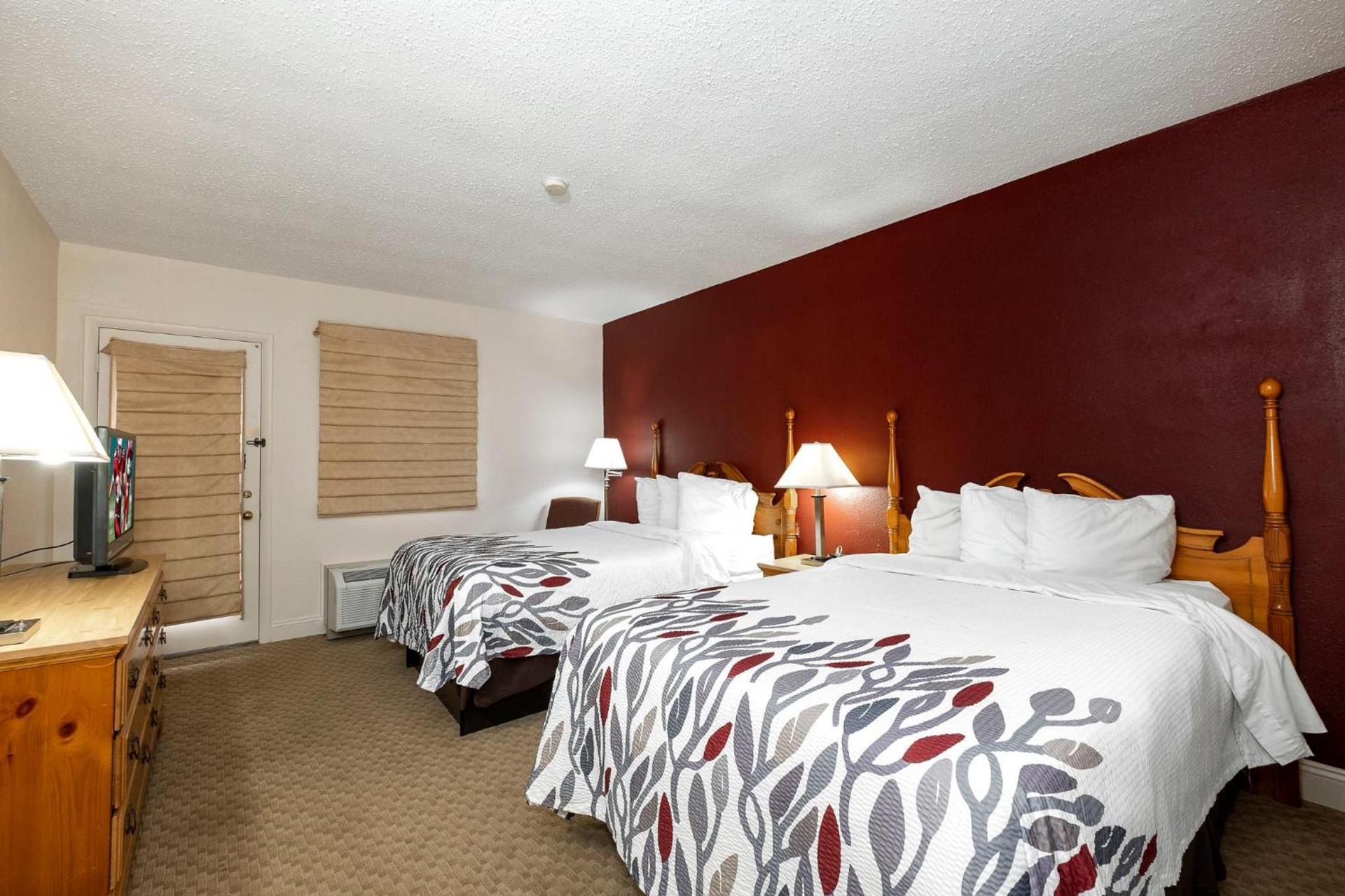 Red Roof Inn & Suites Hazleton photo 24