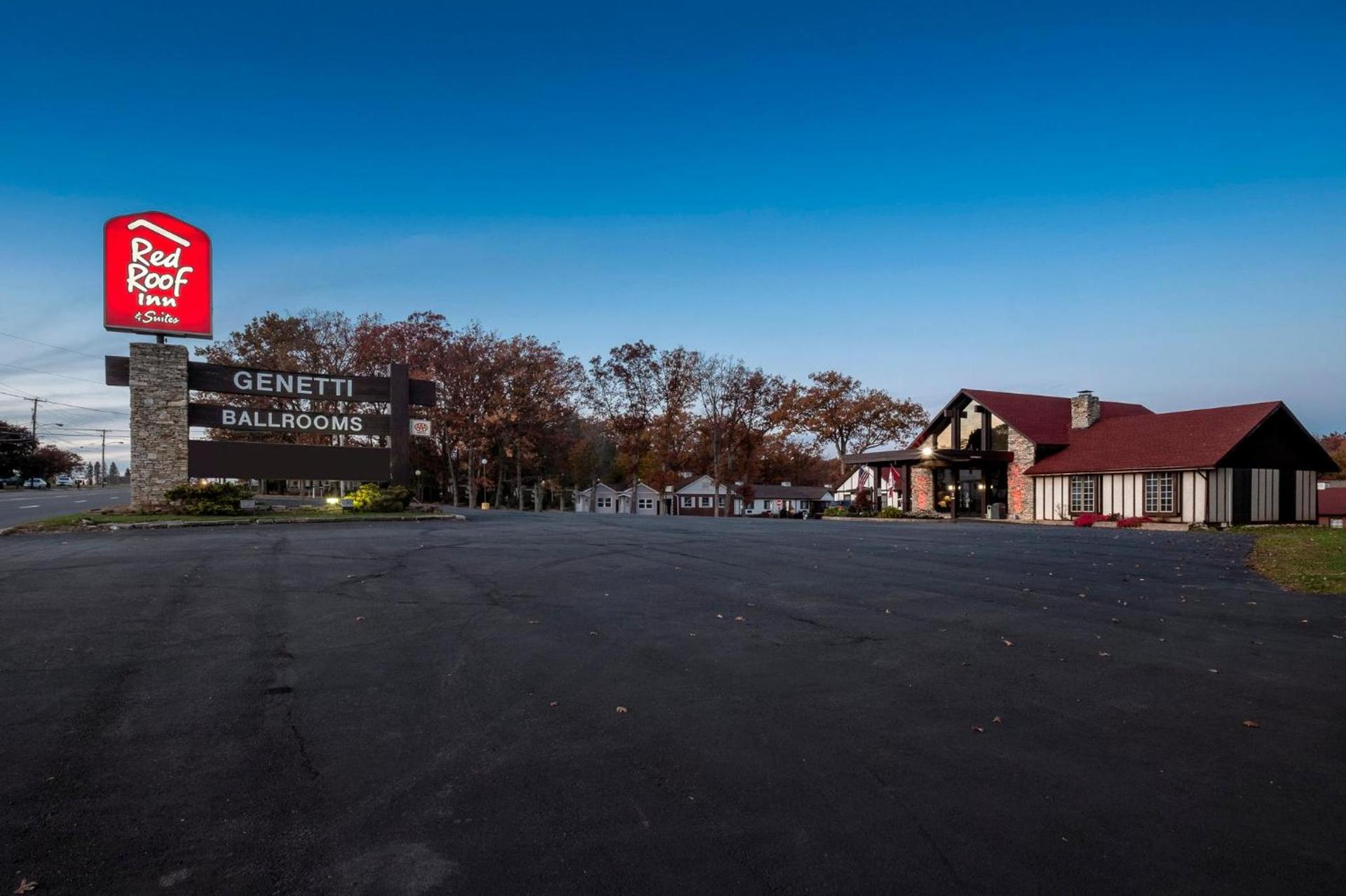 Red Roof Inn & Suites Hazleton photo 2