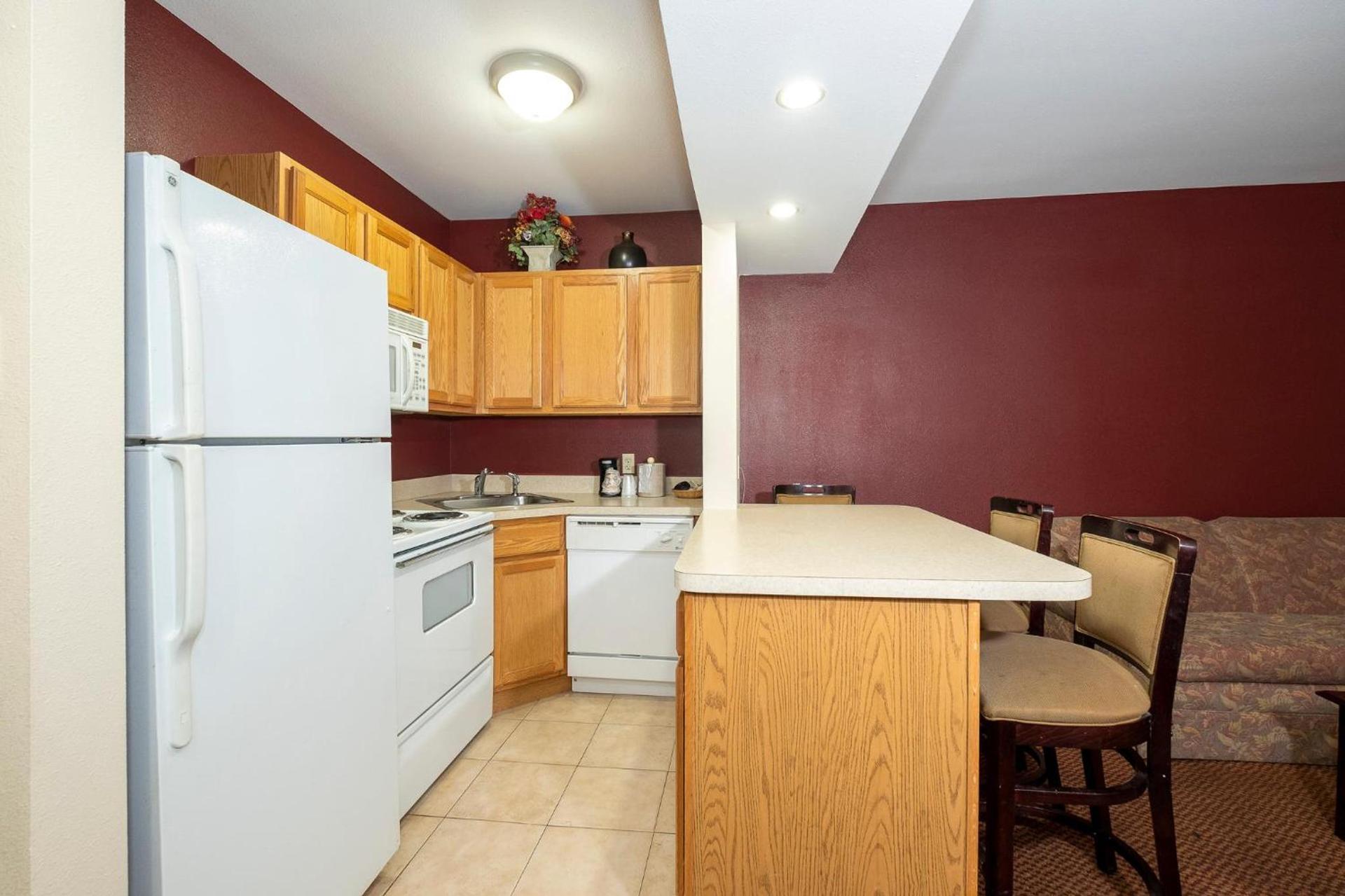 Red Roof Inn & Suites Hazleton photo 36