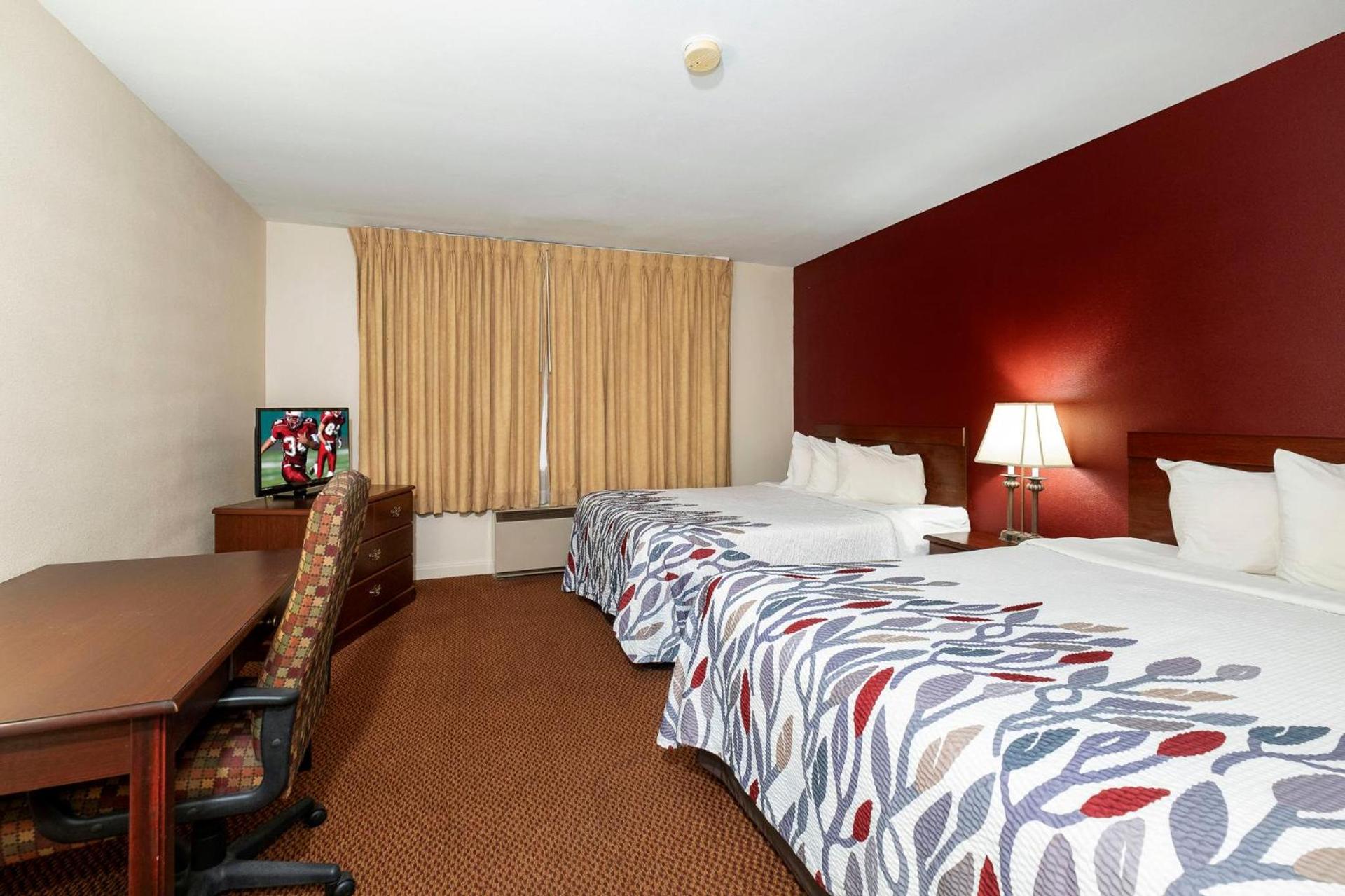 Red Roof Inn & Suites Hazleton photo 33