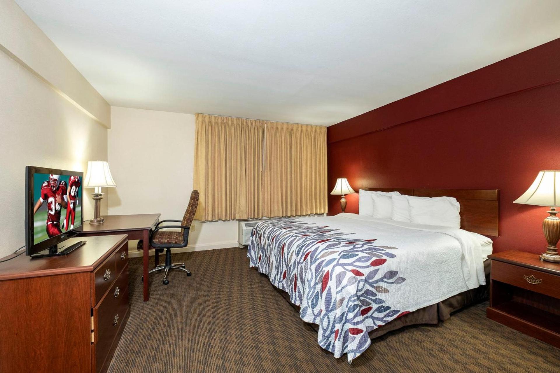 Red Roof Inn & Suites Hazleton photo 34