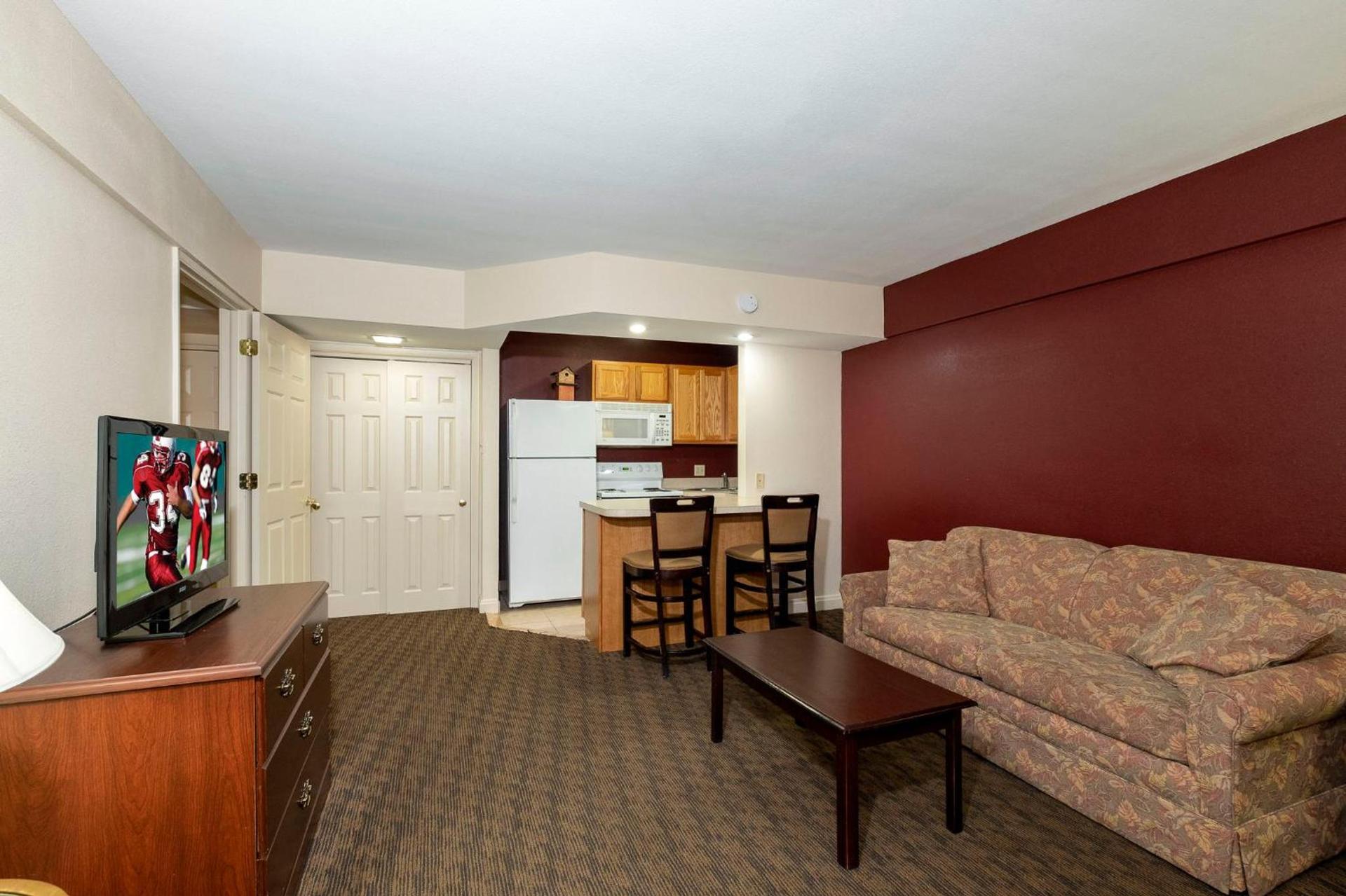 Red Roof Inn & Suites Hazleton photo 39