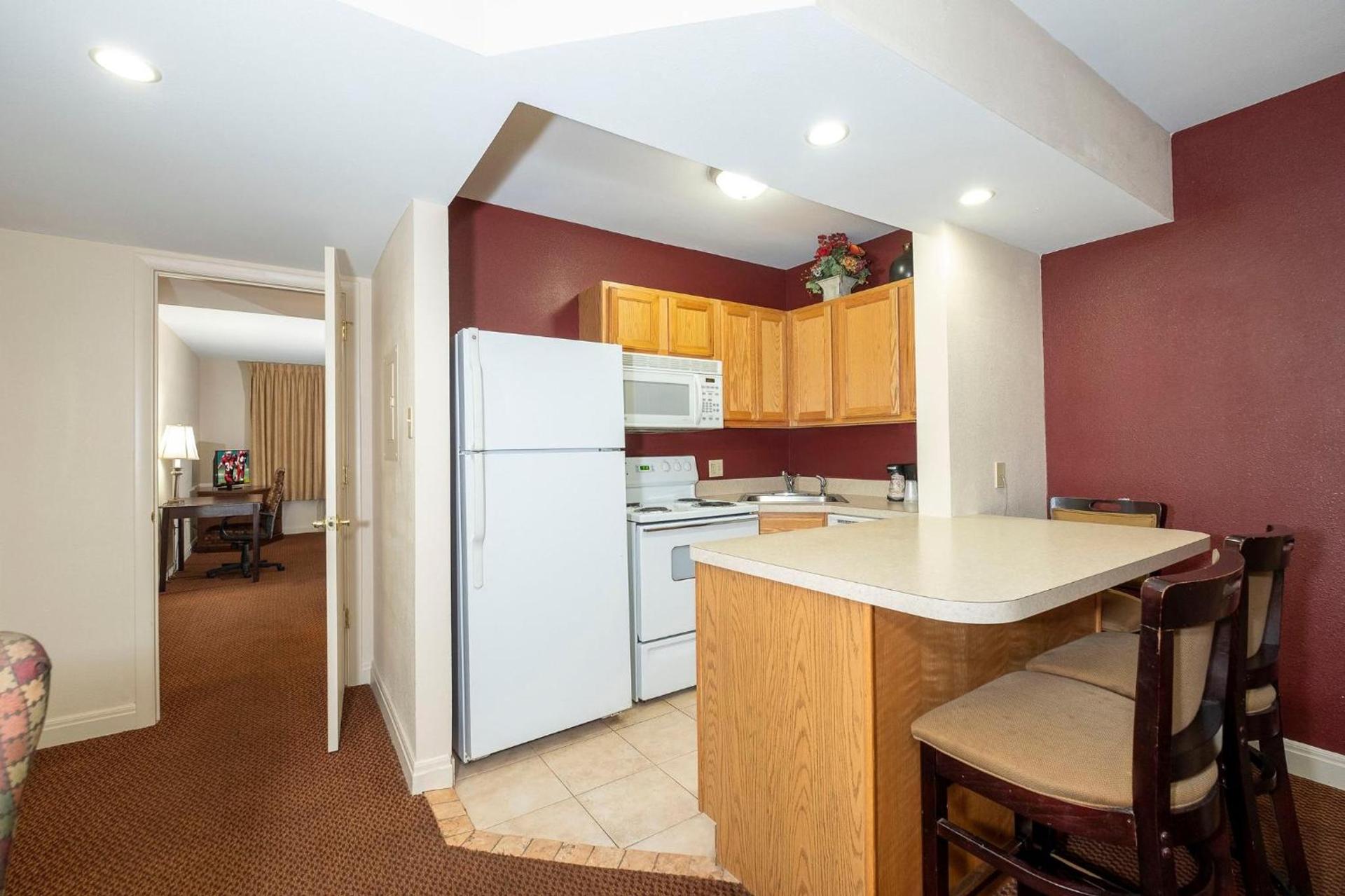 Red Roof Inn & Suites Hazleton photo 41