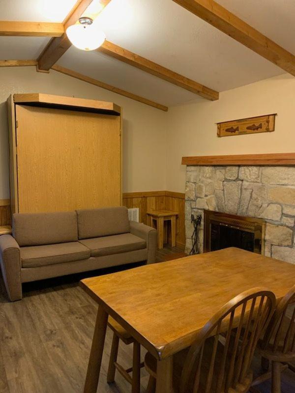 Montauk Lodge photo 36