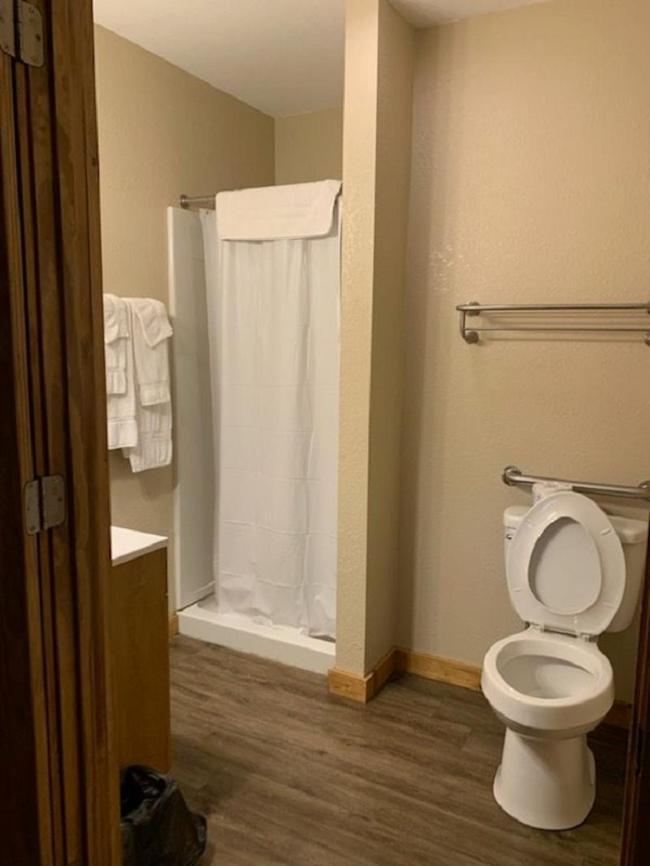 Montauk Lodge photo 37