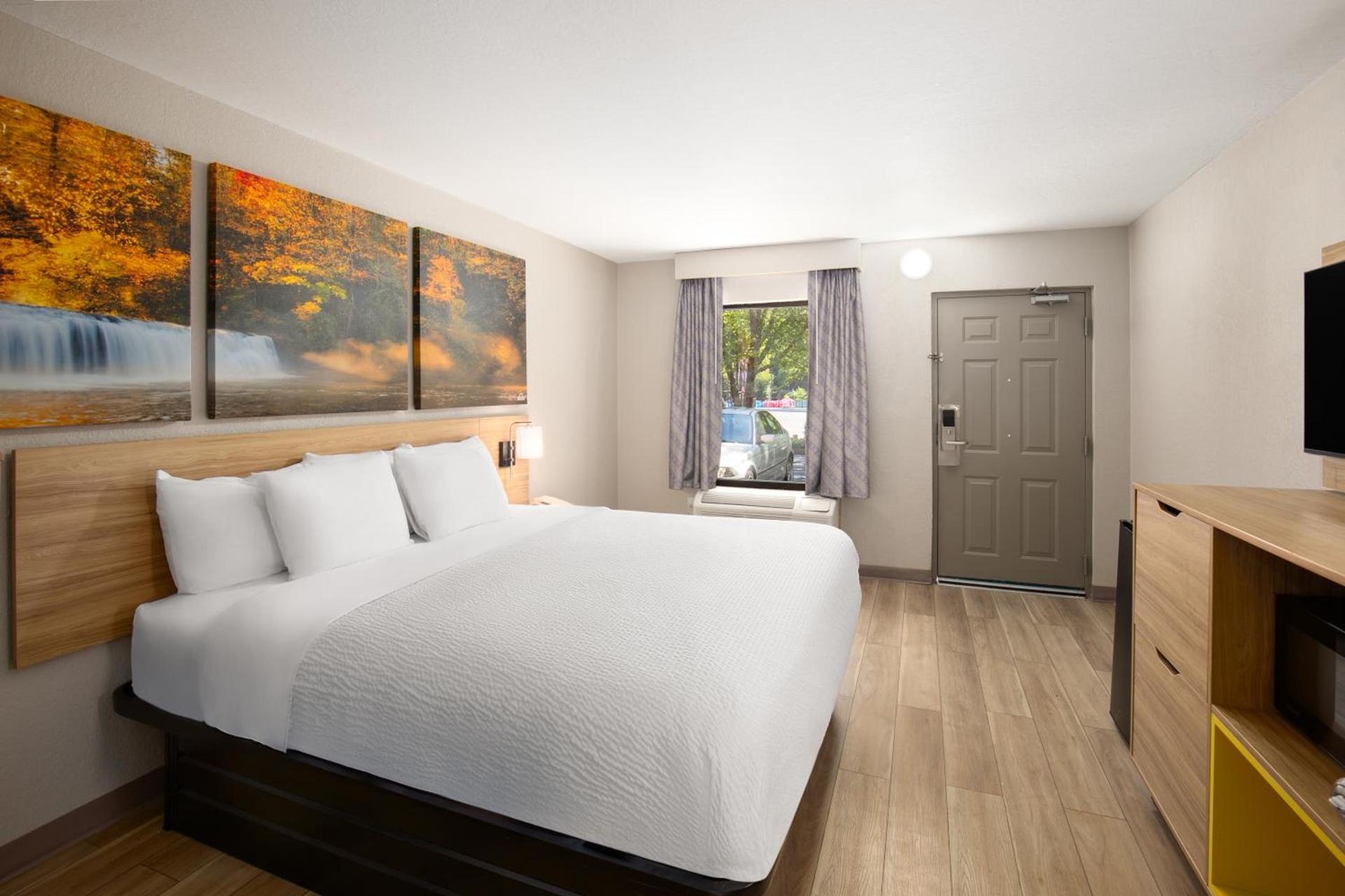 Days Inn by Wyndham Helen photo 35